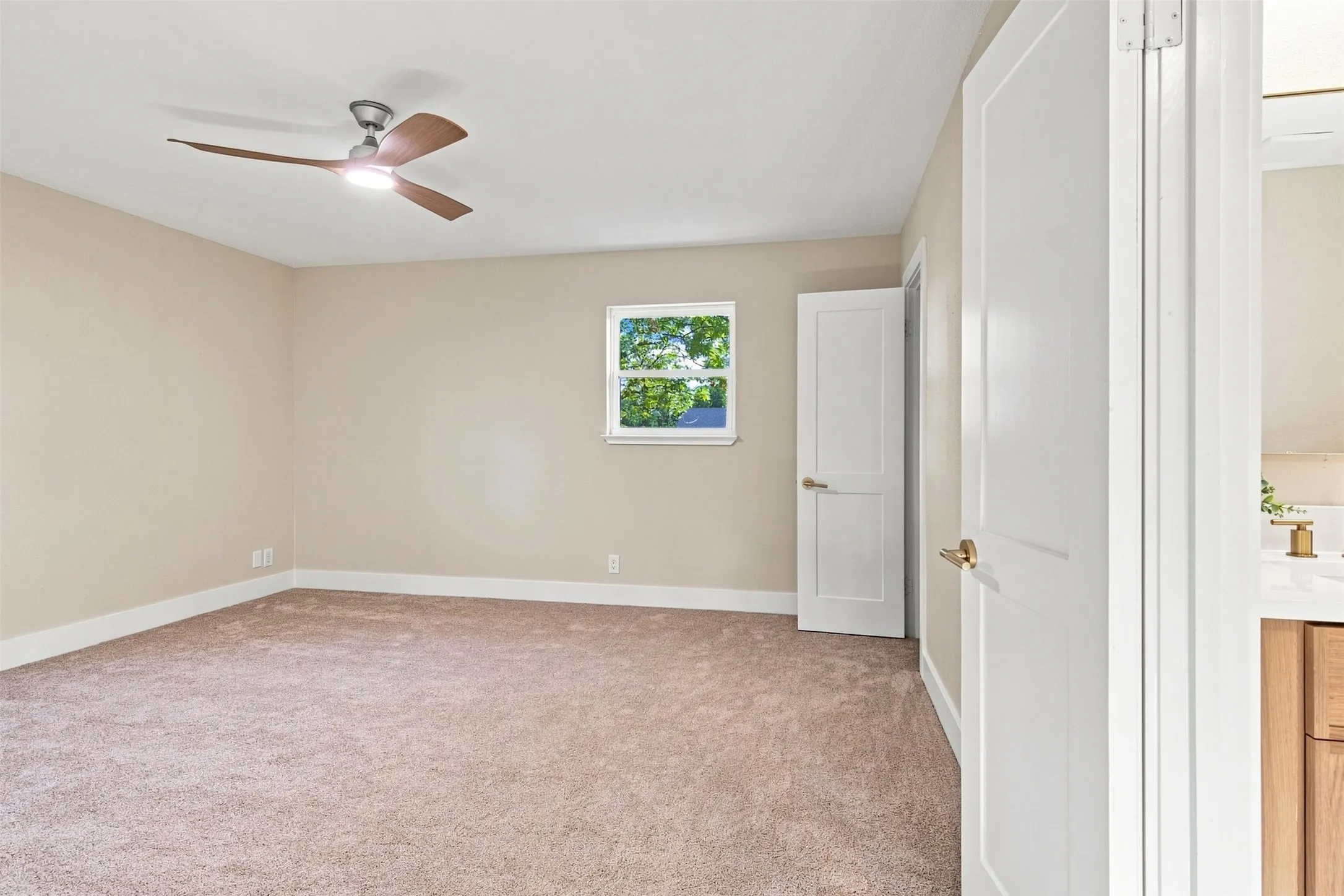 Single Family Residence For Sale in Tarrant County , 612 Simpson Terrace, Bedford, Texas 76021, 4 Bedroom, 2 Bathroom, 2 Garage spaces, 1,911 Sqft, built in 1969, mls#21377934, Real Estate Agent in Bedford, Homes For Sale in Tarrant county, Homes For Sale in Bedford, Realtor in Bedford Texas, Real Estate Brokerage Independent Realty Texas, Luminita Cordes Realtor