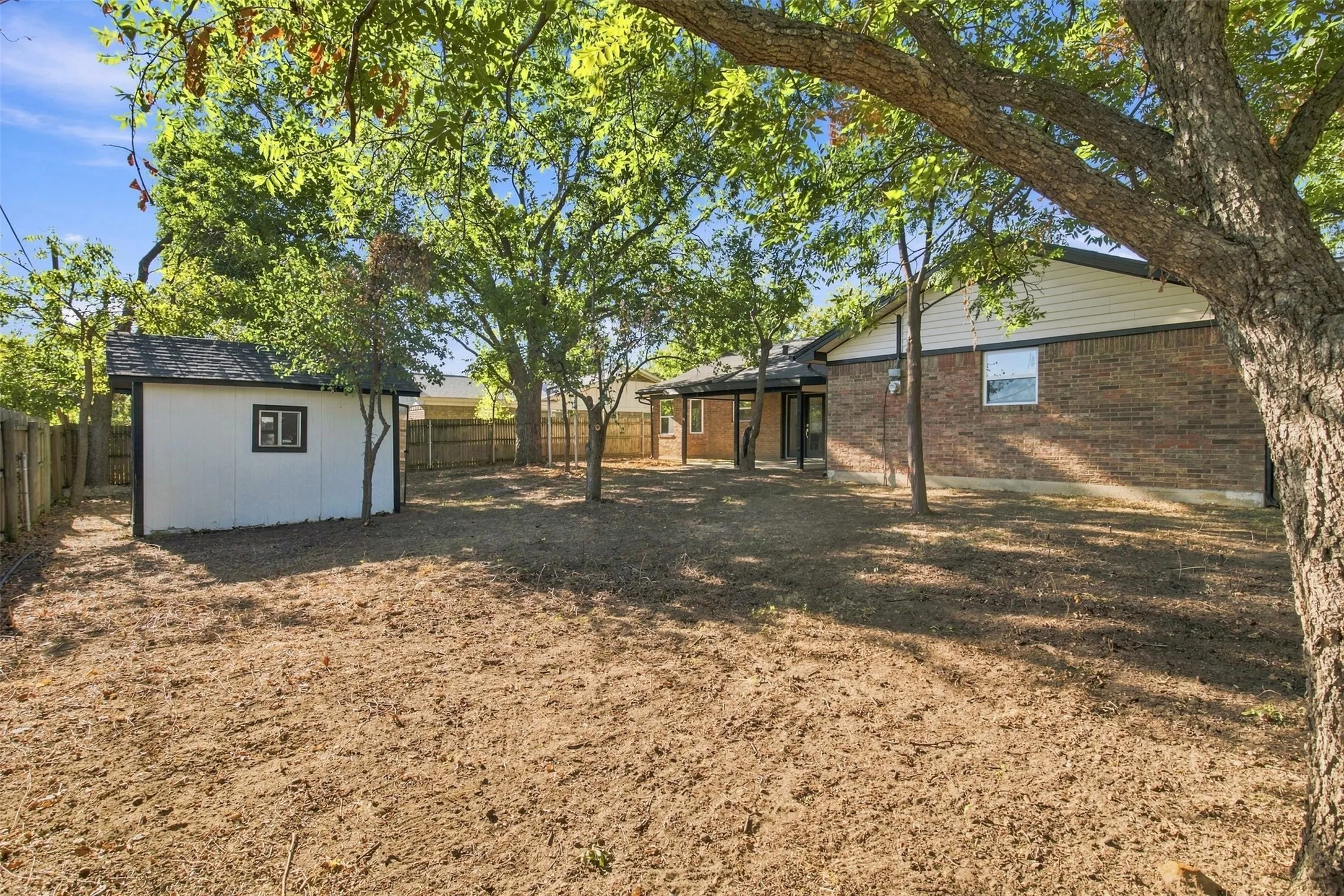 Single Family Residence For Sale in Tarrant County , 612 Simpson Terrace, Bedford, Texas 76021, 4 Bedroom, 2 Bathroom, 2 Garage spaces, 1,911 Sqft, built in 1969, mls#21377934, Real Estate Agent in Bedford, Homes For Sale in Tarrant county, Homes For Sale in Bedford, Realtor in Bedford Texas, Real Estate Brokerage Independent Realty Texas, Luminita Cordes Realtor