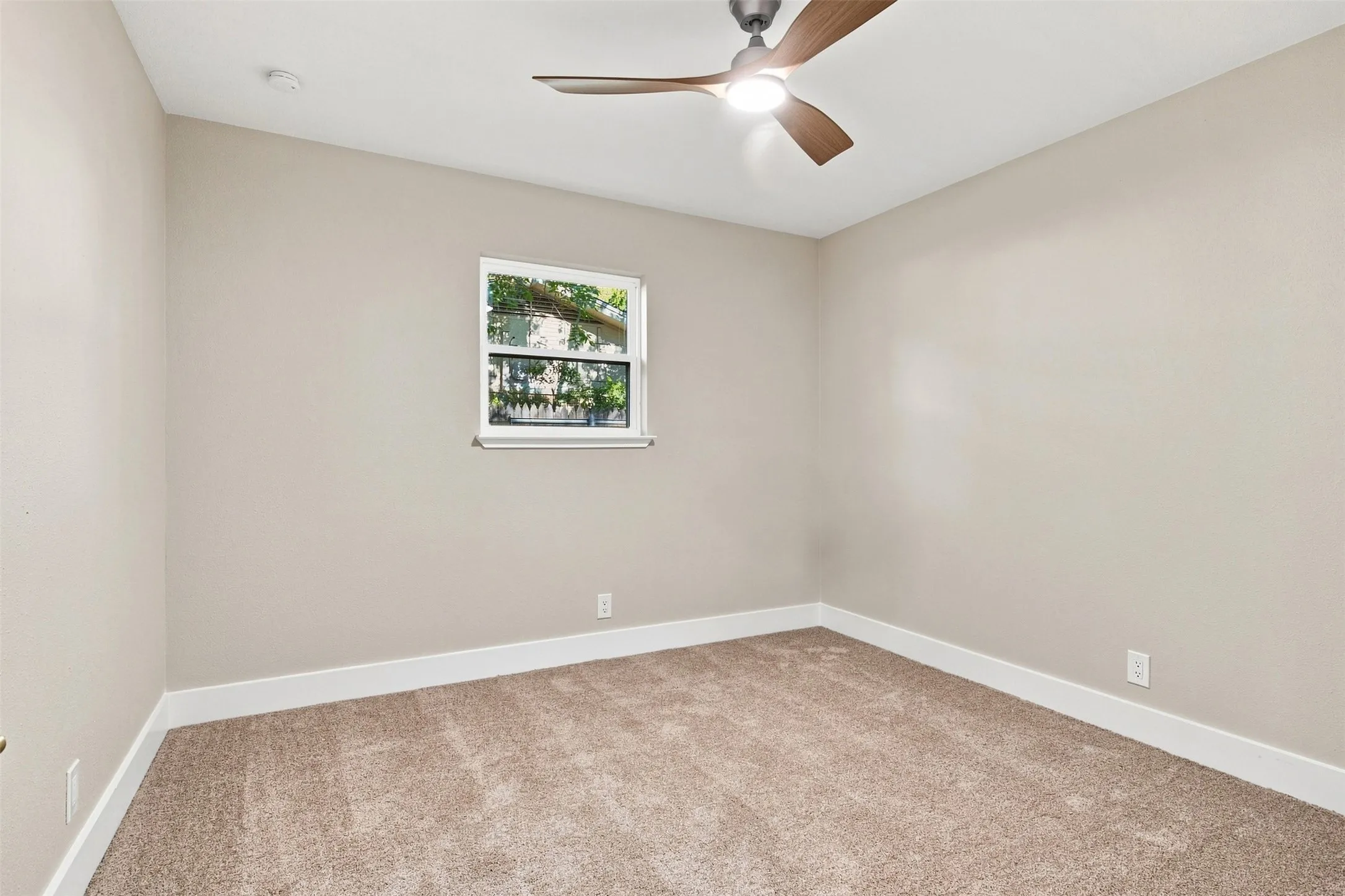 Single Family Residence For Sale in Tarrant County , 612 Simpson Terrace, Bedford, Texas 76021, 4 Bedroom, 2 Bathroom, 2 Garage spaces, 1,911 Sqft, built in 1969, mls#21377934, Real Estate Agent in Bedford, Homes For Sale in Tarrant county, Homes For Sale in Bedford, Realtor in Bedford Texas, Real Estate Brokerage Independent Realty Texas, Luminita Cordes Realtor