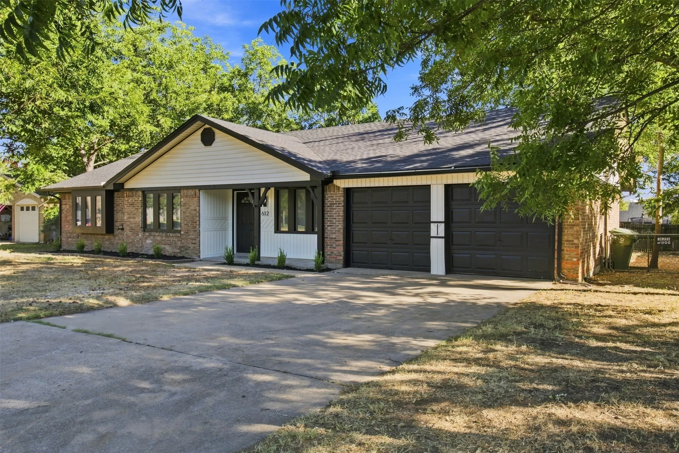 Single Family Residence For Sale in Tarrant County , 612 Simpson Terrace, Bedford, Texas 76021, 4 Bedroom, 2 Bathroom, 2 Garage spaces, 1,911 Sqft, built in 1969, mls#21377934, Real Estate Agent in Bedford, Homes For Sale in Tarrant county, Homes For Sale in Bedford, Realtor in Bedford Texas, Real Estate Brokerage Independent Realty Texas, Luminita Cordes Realtor