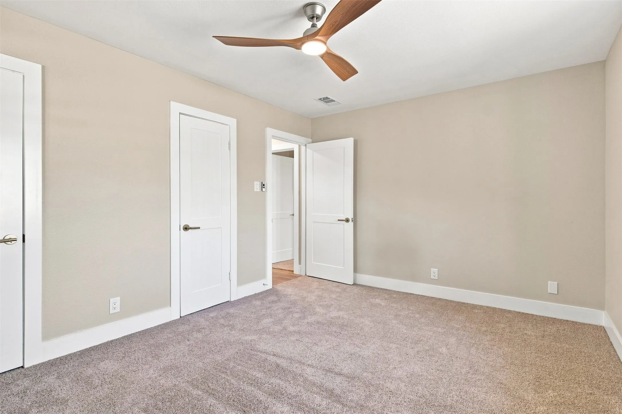 Single Family Residence For Sale in Tarrant County , 612 Simpson Terrace, Bedford, Texas 76021, 4 Bedroom, 2 Bathroom, 2 Garage spaces, 1,911 Sqft, built in 1969, mls#21377934, Real Estate Agent in Bedford, Homes For Sale in Tarrant county, Homes For Sale in Bedford, Realtor in Bedford Texas, Real Estate Brokerage Independent Realty Texas, Luminita Cordes Realtor