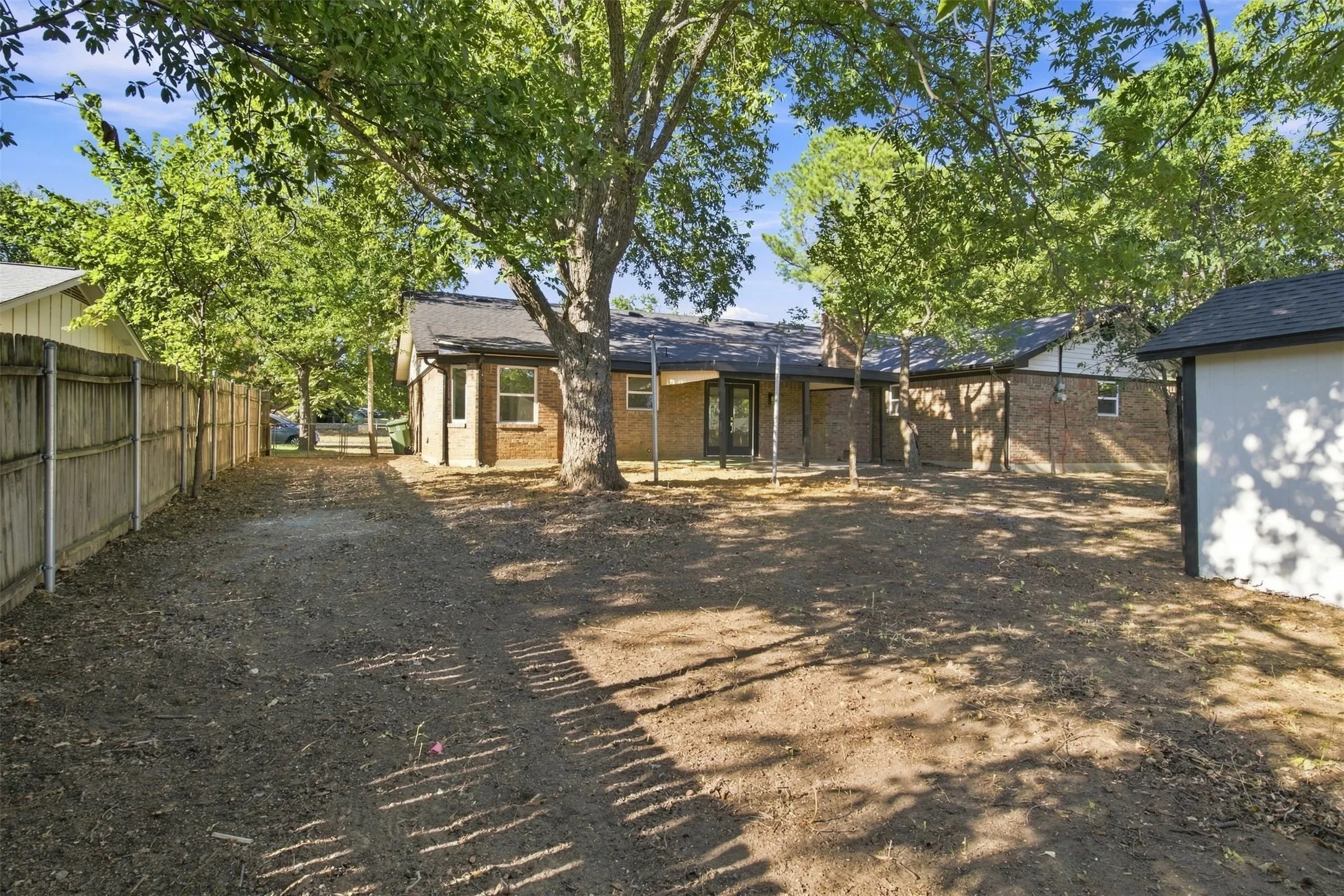 Single Family Residence For Sale in Tarrant County , 612 Simpson Terrace, Bedford, Texas 76021, 4 Bedroom, 2 Bathroom, 2 Garage spaces, 1,911 Sqft, built in 1969, mls#21377934, Real Estate Agent in Bedford, Homes For Sale in Tarrant county, Homes For Sale in Bedford, Realtor in Bedford Texas, Real Estate Brokerage Independent Realty Texas, Luminita Cordes Realtor