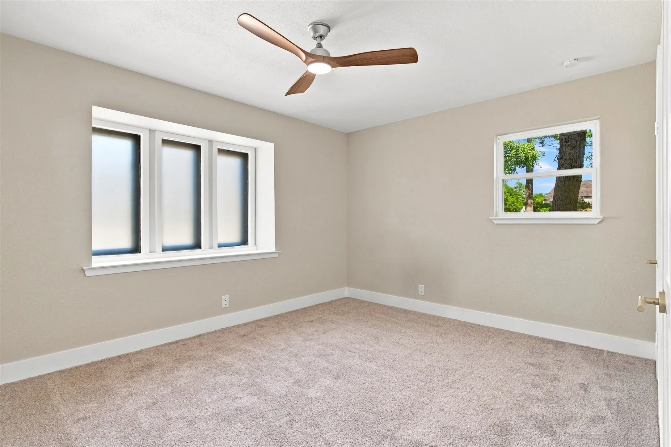 Single Family Residence For Sale in Tarrant County , 612 Simpson Terrace, Bedford, Texas 76021, 4 Bedroom, 2 Bathroom, 2 Garage spaces, 1,911 Sqft, built in 1969, mls#21377934, Real Estate Agent in Bedford, Homes For Sale in Tarrant county, Homes For Sale in Bedford, Realtor in Bedford Texas, Real Estate Brokerage Independent Realty Texas, Luminita Cordes Realtor