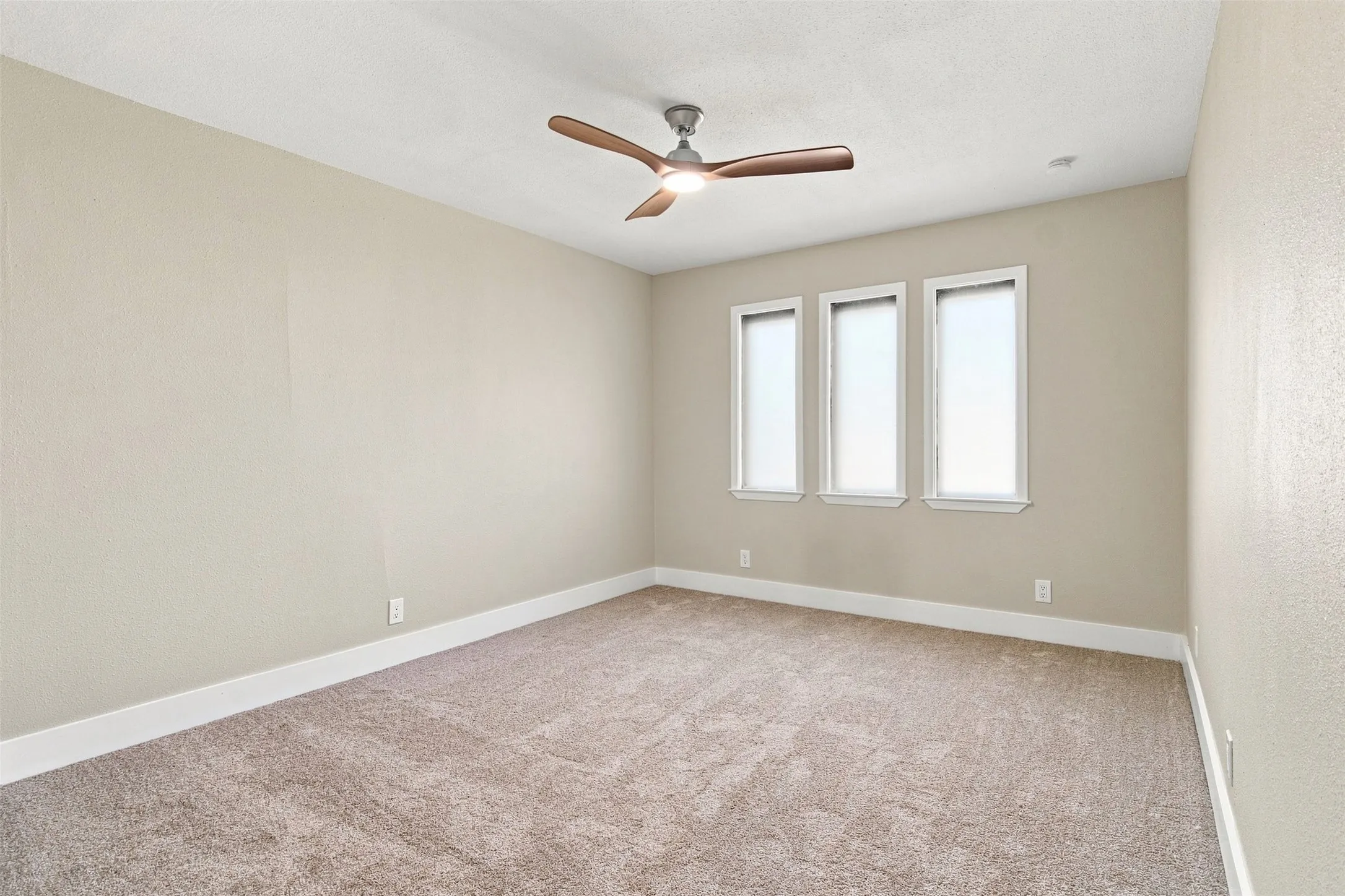 Single Family Residence For Sale in Tarrant County , 612 Simpson Terrace, Bedford, Texas 76021, 4 Bedroom, 2 Bathroom, 2 Garage spaces, 1,911 Sqft, built in 1969, mls#21377934, Real Estate Agent in Bedford, Homes For Sale in Tarrant county, Homes For Sale in Bedford, Realtor in Bedford Texas, Real Estate Brokerage Independent Realty Texas, Luminita Cordes Realtor