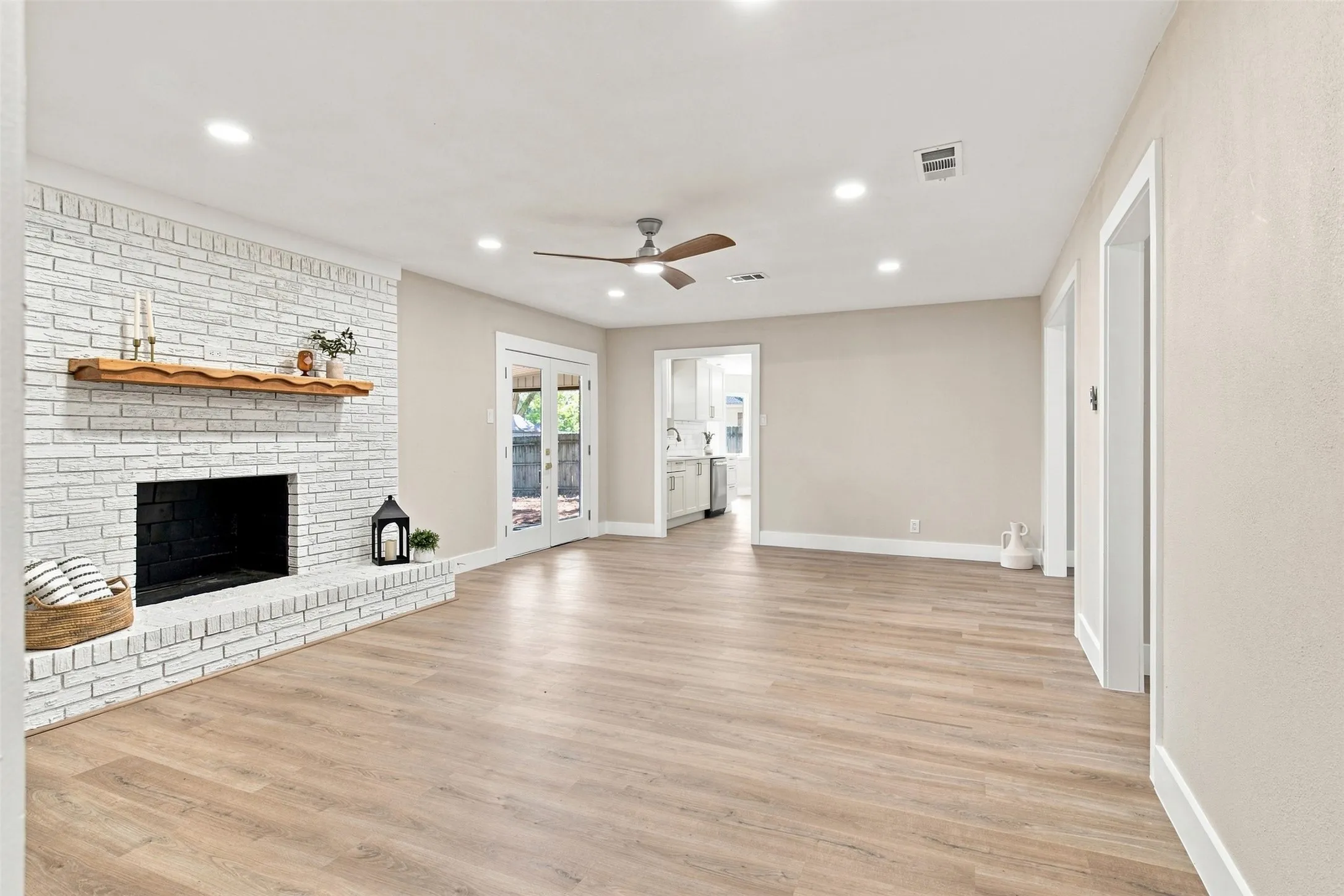 Single Family Residence For Sale in Tarrant County , 612 Simpson Terrace, Bedford, Texas 76021, 4 Bedroom, 2 Bathroom, 2 Garage spaces, 1,911 Sqft, built in 1969, mls#21377934, Real Estate Agent in Bedford, Homes For Sale in Tarrant county, Homes For Sale in Bedford, Realtor in Bedford Texas, Real Estate Brokerage Independent Realty Texas, Luminita Cordes Realtor