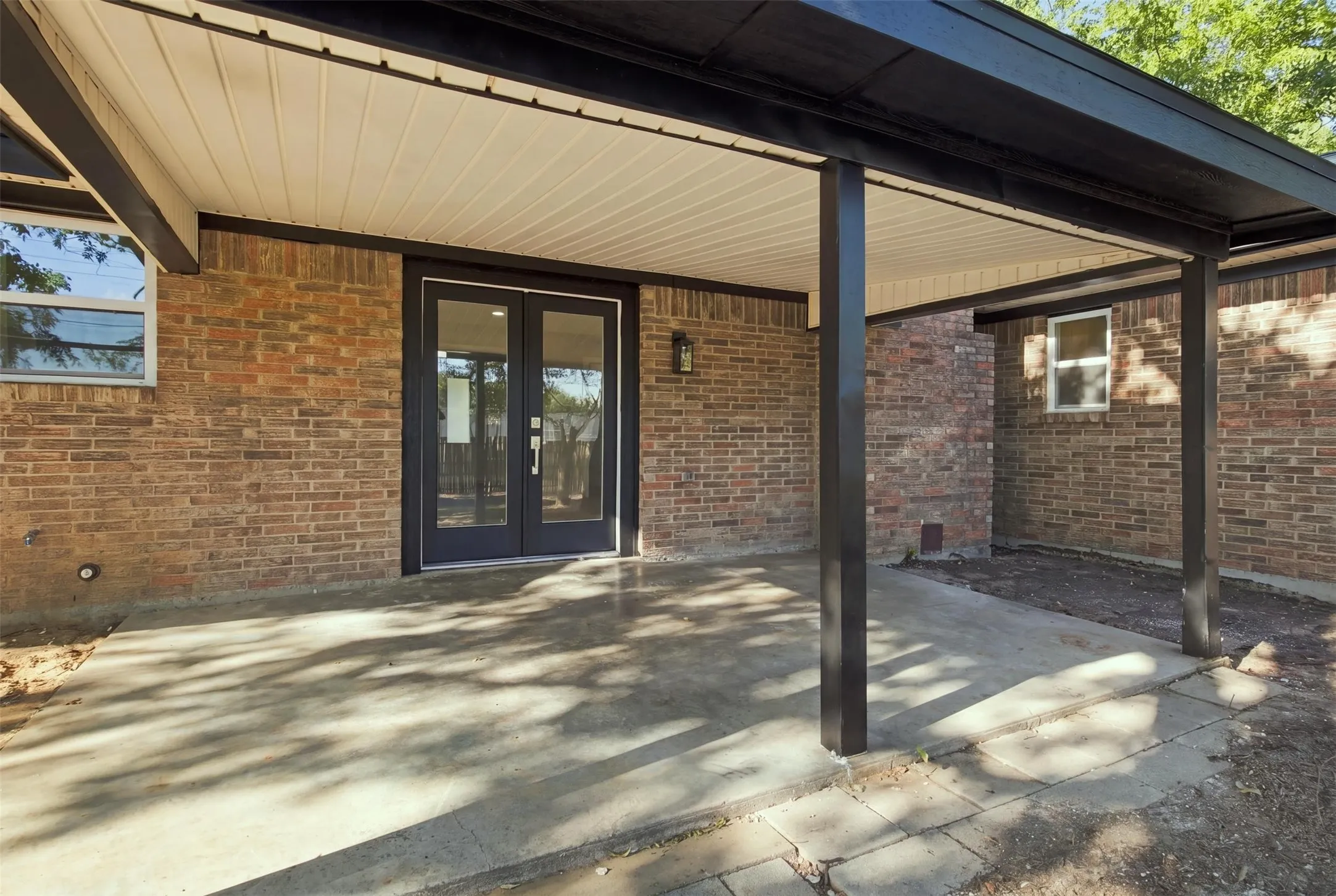 Single Family Residence For Sale in Tarrant County , 612 Simpson Terrace, Bedford, Texas 76021, 4 Bedroom, 2 Bathroom, 2 Garage spaces, 1,911 Sqft, built in 1969, mls#21377934, Real Estate Agent in Bedford, Homes For Sale in Tarrant county, Homes For Sale in Bedford, Realtor in Bedford Texas, Real Estate Brokerage Independent Realty Texas, Luminita Cordes Realtor