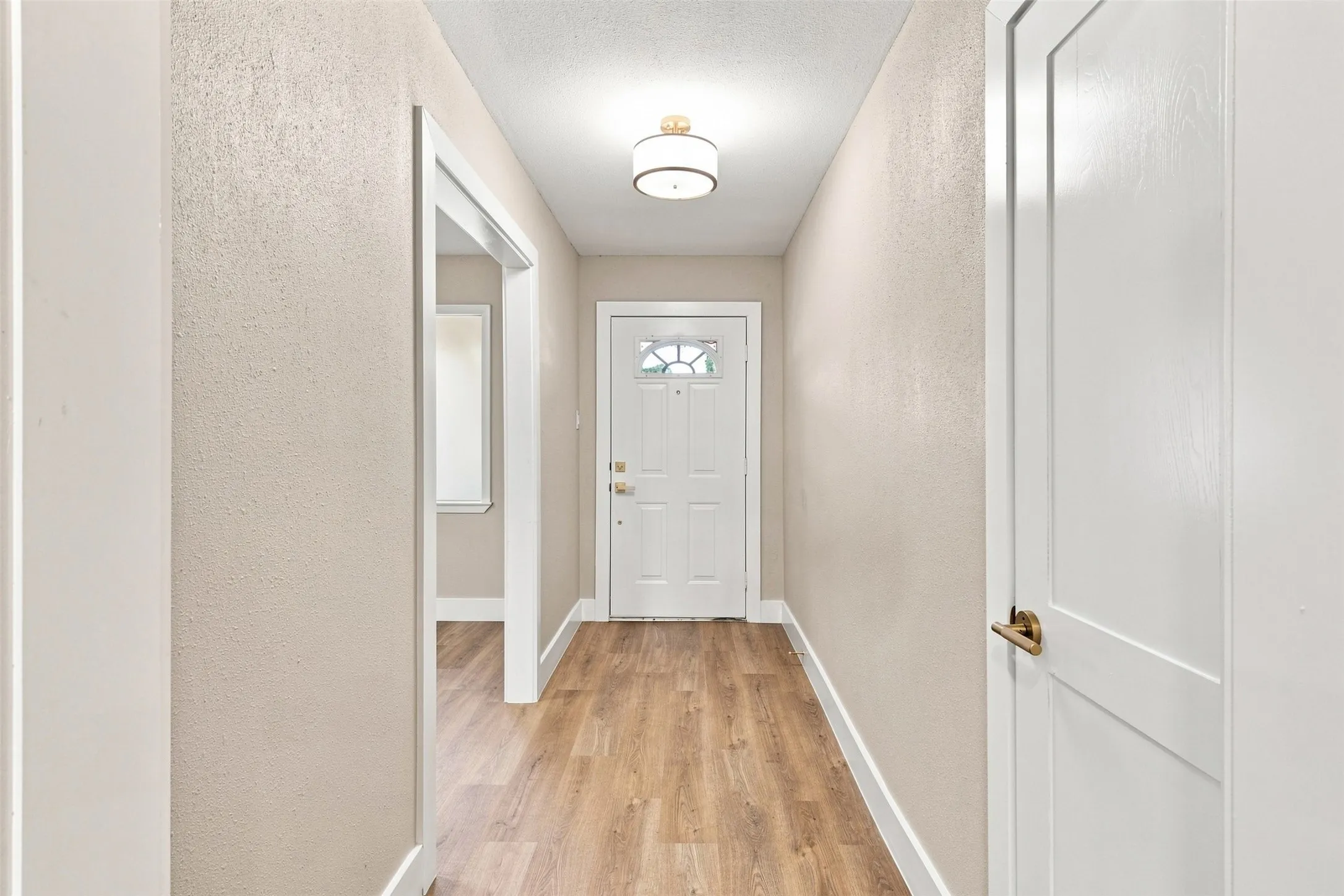 Single Family Residence For Sale in Tarrant County , 612 Simpson Terrace, Bedford, Texas 76021, 4 Bedroom, 2 Bathroom, 2 Garage spaces, 1,911 Sqft, built in 1969, mls#21377934, Real Estate Agent in Bedford, Homes For Sale in Tarrant county, Homes For Sale in Bedford, Realtor in Bedford Texas, Real Estate Brokerage Independent Realty Texas, Luminita Cordes Realtor