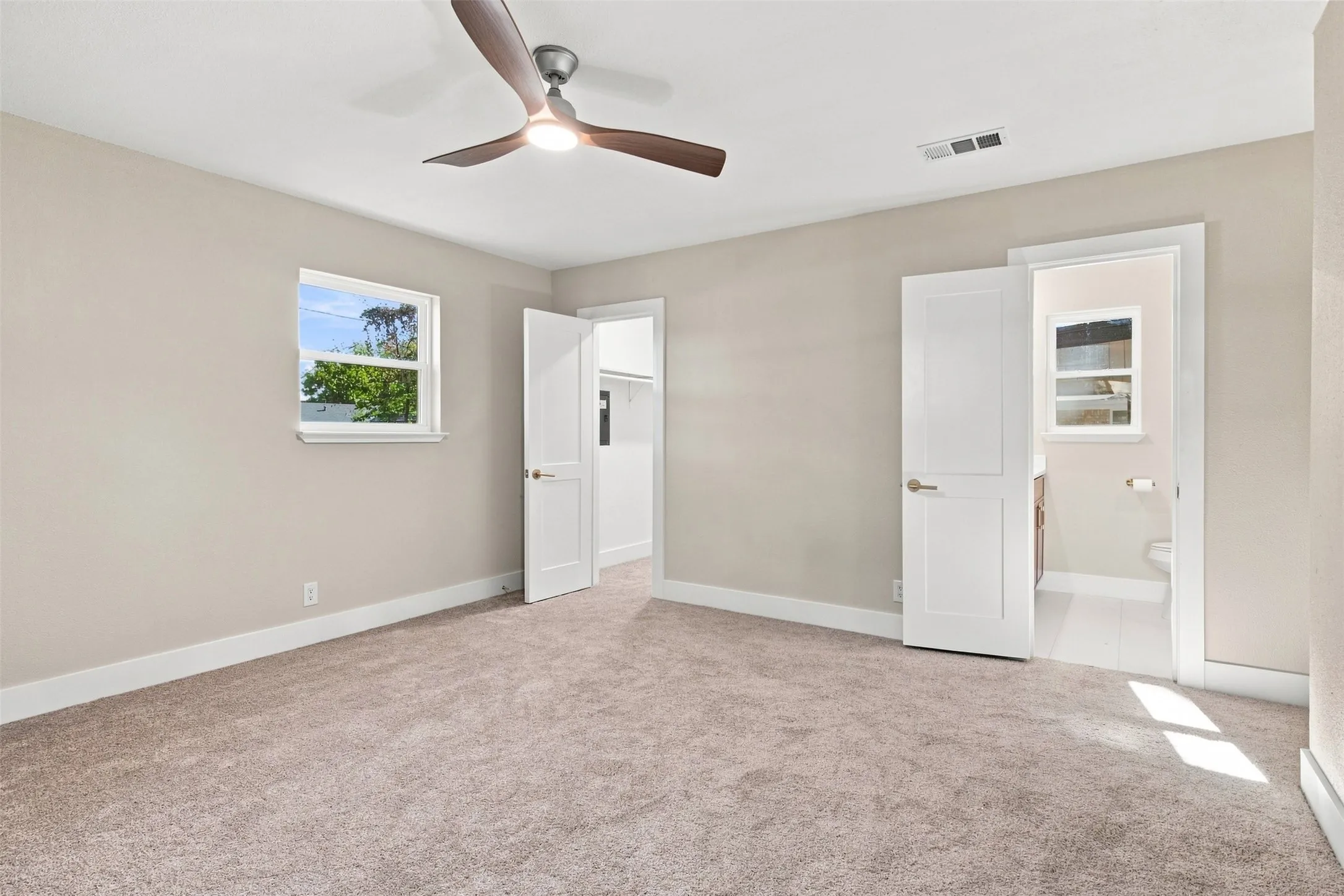 Single Family Residence For Sale in Tarrant County , 612 Simpson Terrace, Bedford, Texas 76021, 4 Bedroom, 2 Bathroom, 2 Garage spaces, 1,911 Sqft, built in 1969, mls#21377934, Real Estate Agent in Bedford, Homes For Sale in Tarrant county, Homes For Sale in Bedford, Realtor in Bedford Texas, Real Estate Brokerage Independent Realty Texas, Luminita Cordes Realtor