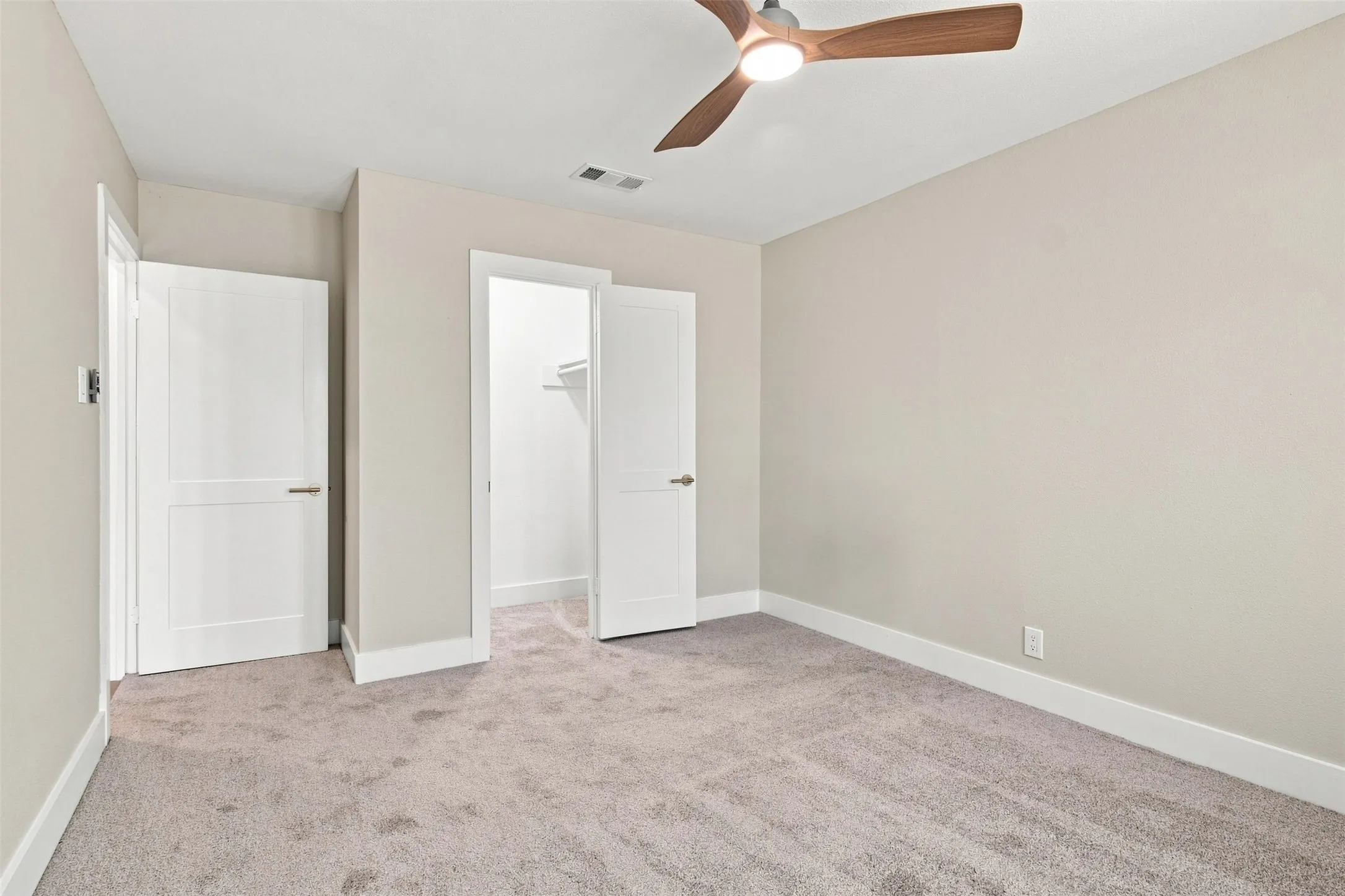 Single Family Residence For Sale in Tarrant County , 612 Simpson Terrace, Bedford, Texas 76021, 4 Bedroom, 2 Bathroom, 2 Garage spaces, 1,911 Sqft, built in 1969, mls#21377934, Real Estate Agent in Bedford, Homes For Sale in Tarrant county, Homes For Sale in Bedford, Realtor in Bedford Texas, Real Estate Brokerage Independent Realty Texas, Luminita Cordes Realtor
