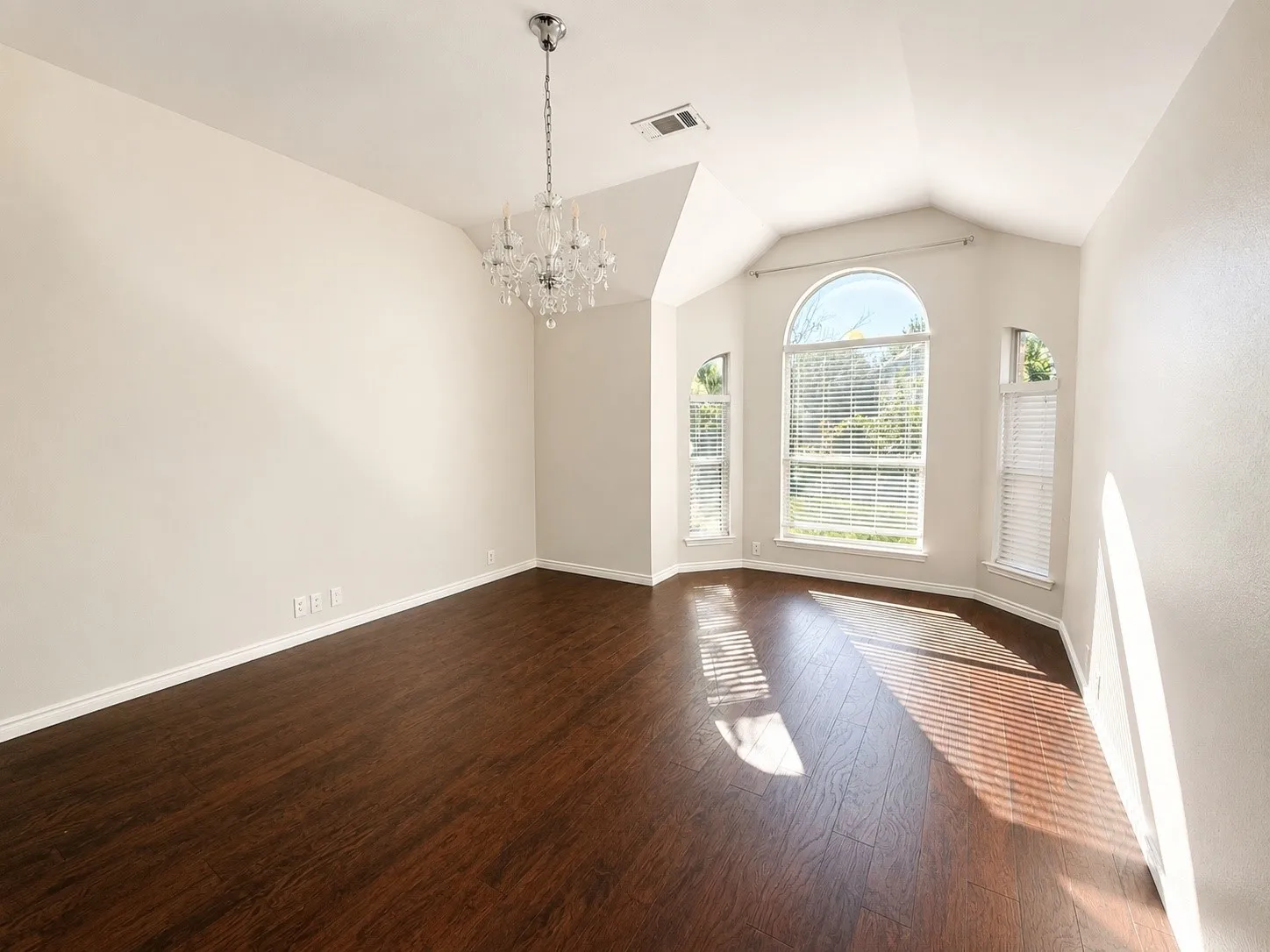 Single Family Residence For Rent in Collin County , 2217 Killarney Drive, Mc Kinney, Texas 75072, 3 Bedroom, 2 Bathroom, 2 Garage spaces, 1,738 Sqft, built in 2000, mls#21377706, Real Estate Agent in Mc Kinney, Homes For Rent in Collin county, Homes For Rent in Mc Kinney, Realtor in Mc Kinney Texas, Real Estate Brokerage Independent Realty Texas, Luminita Cordes Realtor