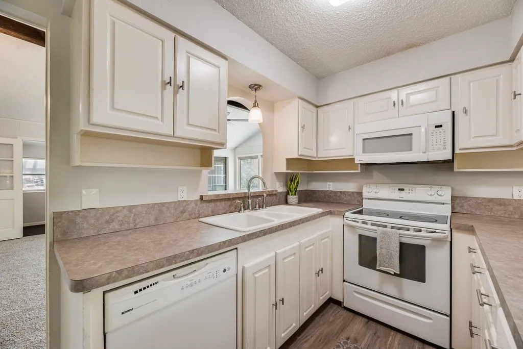 Single Family Residence For Rent in Dallas County , 5508 Flamingo Drive, Rowlett, Texas 75089, 3 Bedroom, 2 Bathroom, Garage spaces, 1,900 Sqft, built in 1973, mls#21378180, Real Estate Agent in Rowlett, Homes For Rent in Dallas county, Homes For Rent in Rowlett, Realtor in Rowlett Texas, Real Estate Brokerage Independent Realty Texas, Luminita Cordes Realtor