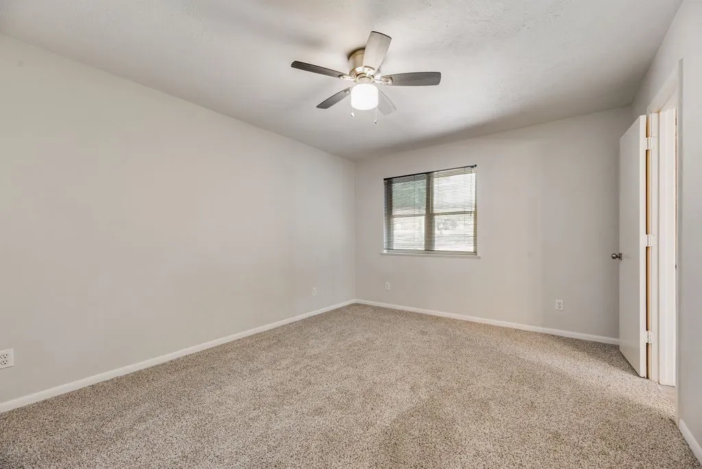 Single Family Residence For Rent in Dallas County , 5508 Flamingo Drive, Rowlett, Texas 75089, 3 Bedroom, 2 Bathroom, Garage spaces, 1,900 Sqft, built in 1973, mls#21378180, Real Estate Agent in Rowlett, Homes For Rent in Dallas county, Homes For Rent in Rowlett, Realtor in Rowlett Texas, Real Estate Brokerage Independent Realty Texas, Luminita Cordes Realtor