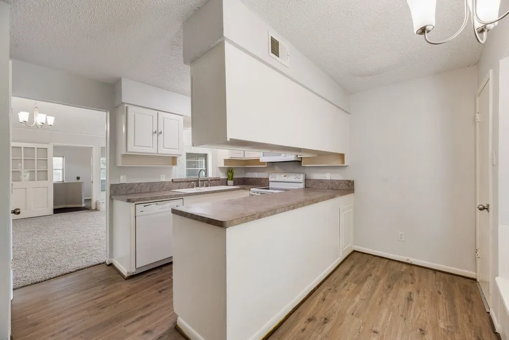 Single Family Residence For Rent in Dallas County , 5508 Flamingo Drive, Rowlett, Texas 75089, 3 Bedroom, 2 Bathroom, Garage spaces, 1,900 Sqft, built in 1973, mls#21378180, Real Estate Agent in Rowlett, Homes For Rent in Dallas county, Homes For Rent in Rowlett, Realtor in Rowlett Texas, Real Estate Brokerage Independent Realty Texas, Luminita Cordes Realtor