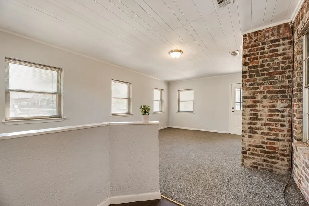 Single Family Residence For Rent in Dallas County , 5508 Flamingo Drive, Rowlett, Texas 75089, 3 Bedroom, 2 Bathroom, Garage spaces, 1,900 Sqft, built in 1973, mls#21378180, Real Estate Agent in Rowlett, Homes For Rent in Dallas county, Homes For Rent in Rowlett, Realtor in Rowlett Texas, Real Estate Brokerage Independent Realty Texas, Luminita Cordes Realtor