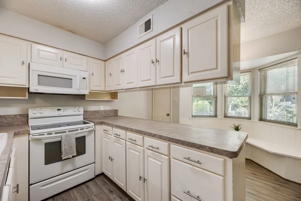 Single Family Residence For Rent in Dallas County , 5508 Flamingo Drive, Rowlett, Texas 75089, 3 Bedroom, 2 Bathroom, Garage spaces, 1,900 Sqft, built in 1973, mls#21378180, Real Estate Agent in Rowlett, Homes For Rent in Dallas county, Homes For Rent in Rowlett, Realtor in Rowlett Texas, Real Estate Brokerage Independent Realty Texas, Luminita Cordes Realtor