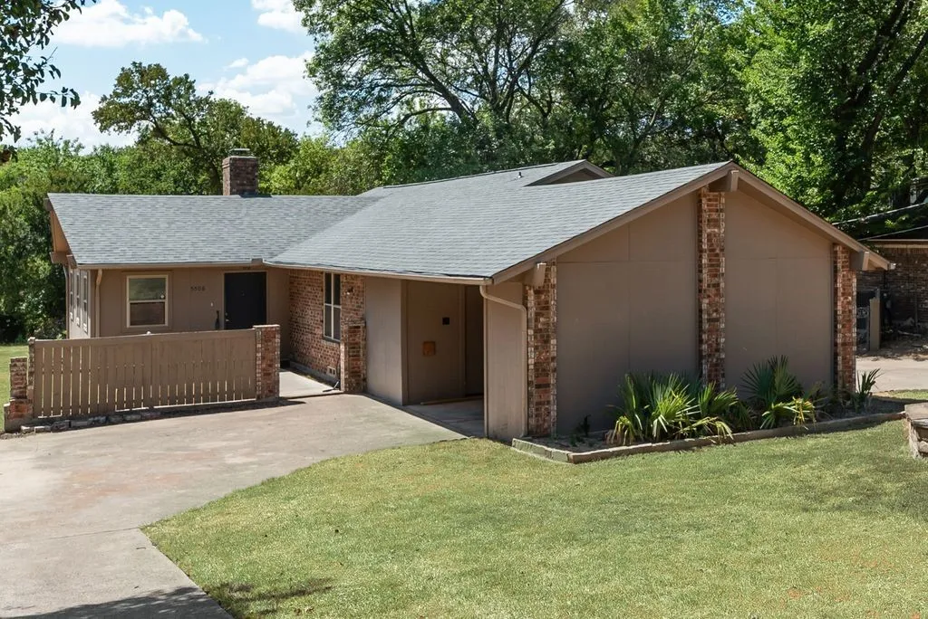 Single Family Residence For Rent in Dallas County , 5508 Flamingo Drive, Rowlett, Texas 75089, 3 Bedroom, 2 Bathroom, Garage spaces, 1,900 Sqft, built in 1973, mls#21378180, Real Estate Agent in Rowlett, Homes For Rent in Dallas county, Homes For Rent in Rowlett, Realtor in Rowlett Texas, Real Estate Brokerage Independent Realty Texas, Luminita Cordes Realtor
