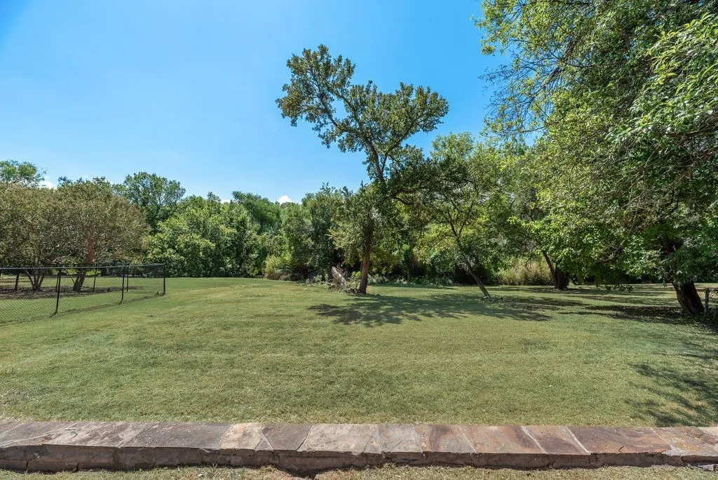 Single Family Residence For Rent in Dallas County , 5508 Flamingo Drive, Rowlett, Texas 75089, 3 Bedroom, 2 Bathroom, Garage spaces, 1,900 Sqft, built in 1973, mls#21378180, Real Estate Agent in Rowlett, Homes For Rent in Dallas county, Homes For Rent in Rowlett, Realtor in Rowlett Texas, Real Estate Brokerage Independent Realty Texas, Luminita Cordes Realtor