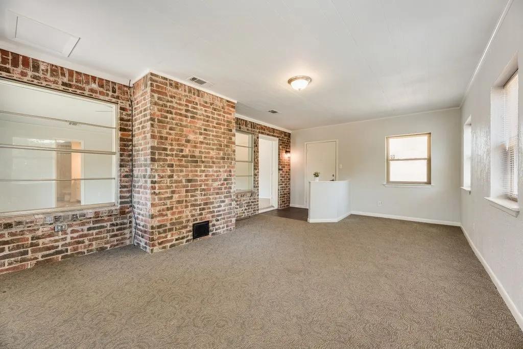 Single Family Residence For Rent in Dallas County , 5508 Flamingo Drive, Rowlett, Texas 75089, 3 Bedroom, 2 Bathroom, Garage spaces, 1,900 Sqft, built in 1973, mls#21378180, Real Estate Agent in Rowlett, Homes For Rent in Dallas county, Homes For Rent in Rowlett, Realtor in Rowlett Texas, Real Estate Brokerage Independent Realty Texas, Luminita Cordes Realtor