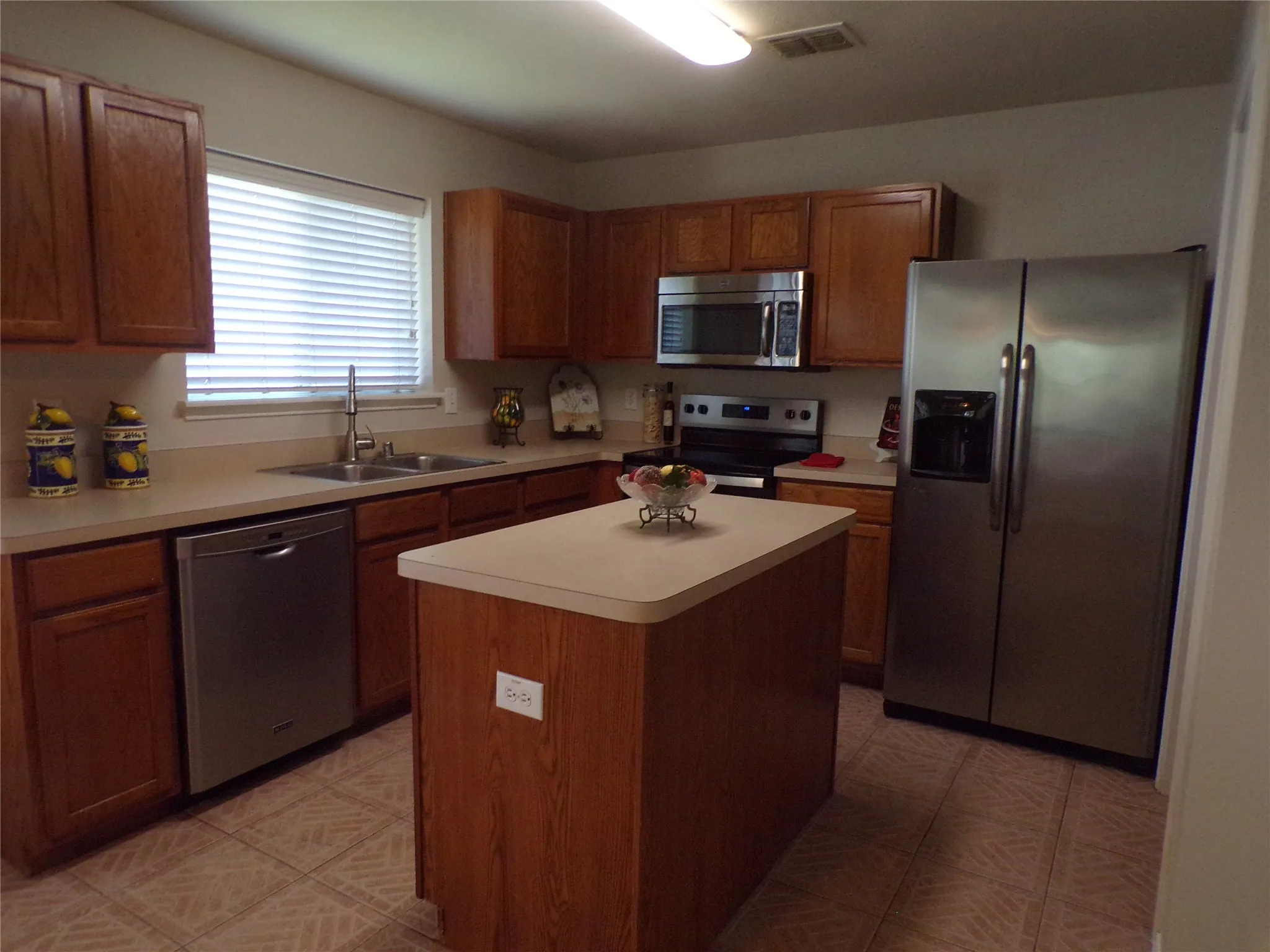 Single Family Residence For Rent in Collin County , 2612 Sierra Drive, Mc Kinney, Texas 75071, 3 Bedroom, 2 Bathroom, 2 Garage spaces, 1,444 Sqft, built in 2002, mls#21378182, Real Estate Agent in Mc Kinney, Homes For Rent in Collin county, Homes For Rent in Mc Kinney, Realtor in Mc Kinney Texas, Real Estate Brokerage Independent Realty Texas, Luminita Cordes Realtor