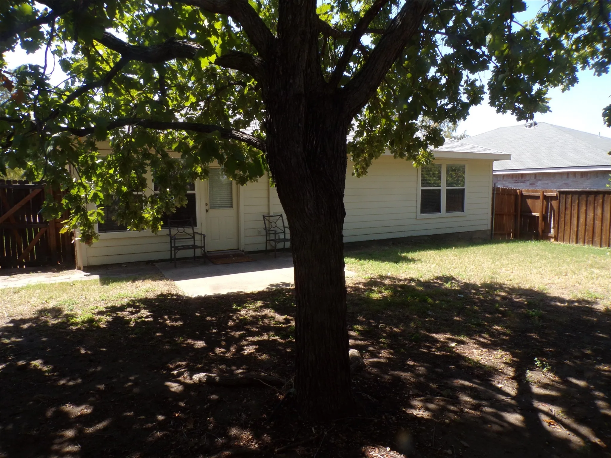 Single Family Residence For Rent in Collin County , 2612 Sierra Drive, Mc Kinney, Texas 75071, 3 Bedroom, 2 Bathroom, 2 Garage spaces, 1,444 Sqft, built in 2002, mls#21378182, Real Estate Agent in Mc Kinney, Homes For Rent in Collin county, Homes For Rent in Mc Kinney, Realtor in Mc Kinney Texas, Real Estate Brokerage Independent Realty Texas, Luminita Cordes Realtor
