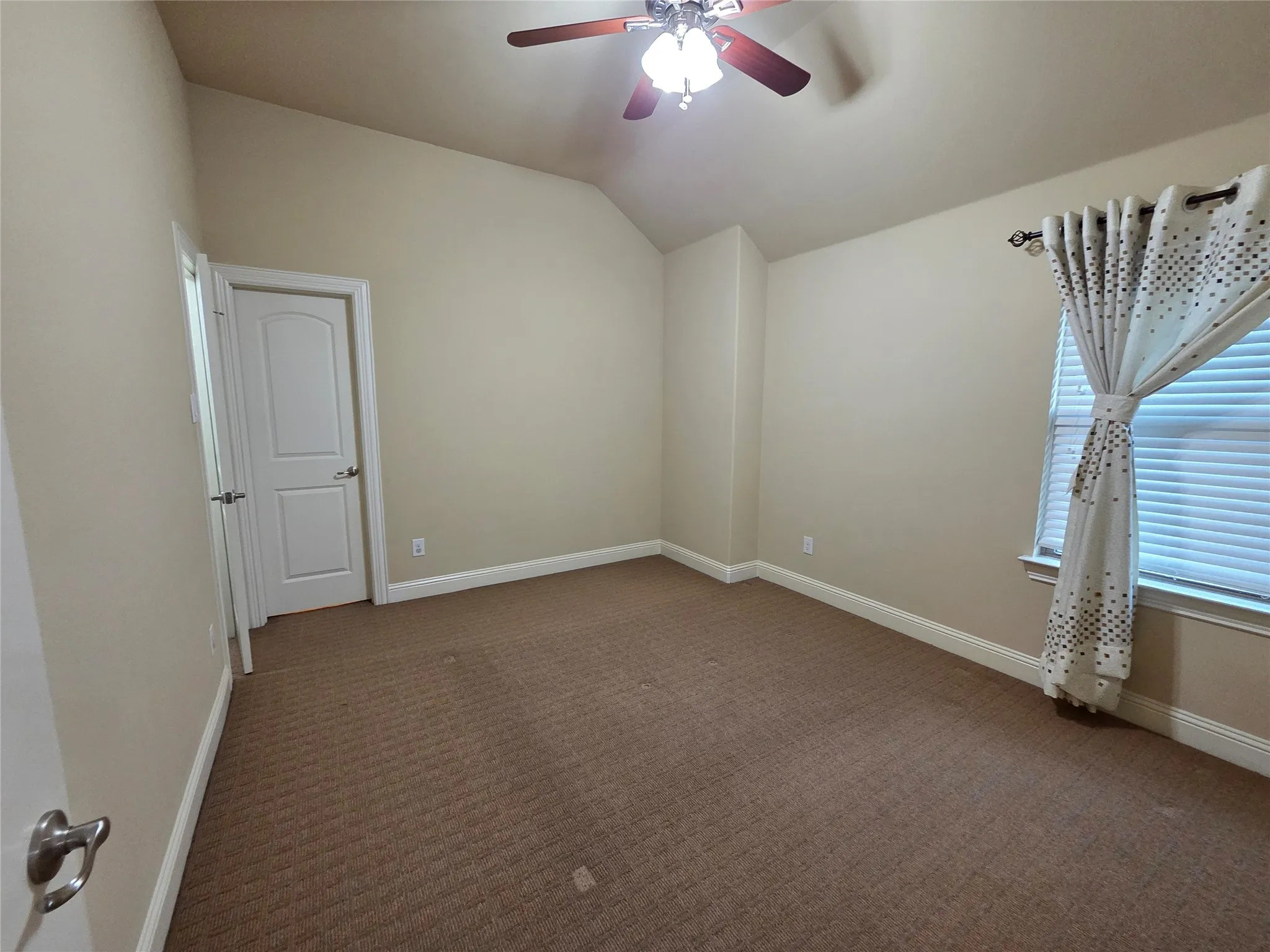 Single Family Residence For Rent in Dallas County , 146 Rolling Fork Bend, Irving, Texas 75039, 4 Bedroom, 4 Bathroom, 2 Garage spaces, 3,164 Sqft, built in 2012, mls#21378184, Real Estate Agent in Irving, Homes For Rent in Dallas county, Homes For Rent in Irving, Realtor in Irving Texas, Real Estate Brokerage Independent Realty Texas, Luminita Cordes Realtor