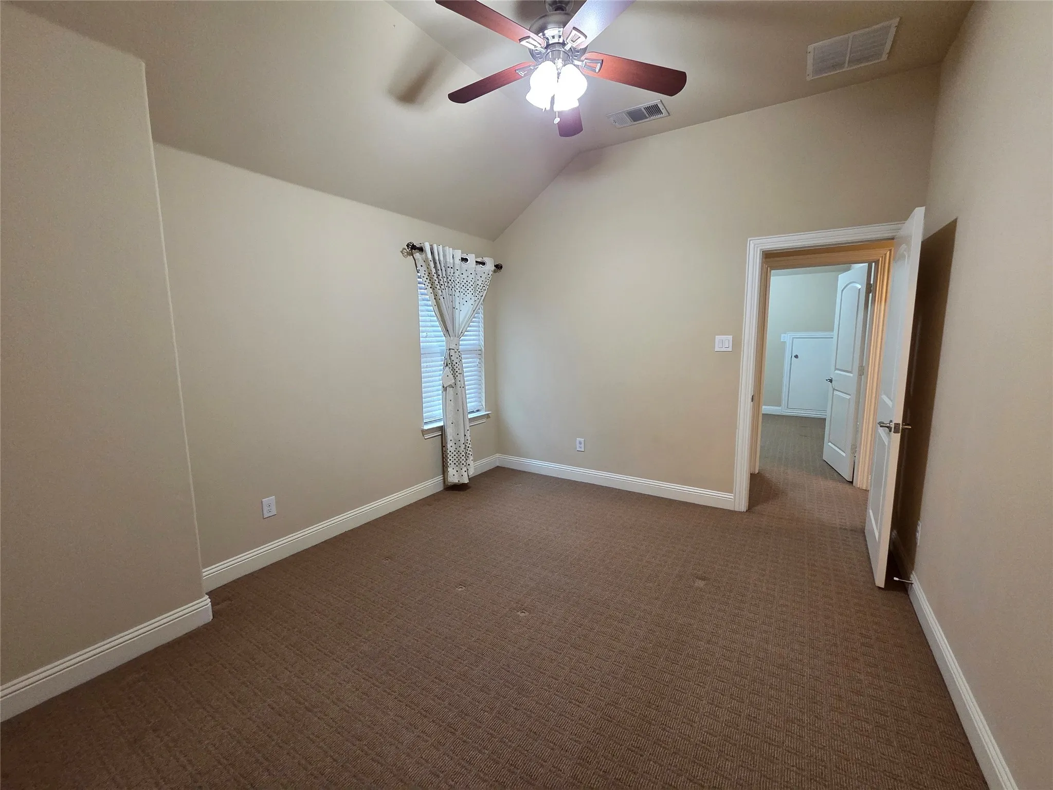 Single Family Residence For Rent in Dallas County , 146 Rolling Fork Bend, Irving, Texas 75039, 4 Bedroom, 4 Bathroom, 2 Garage spaces, 3,164 Sqft, built in 2012, mls#21378184, Real Estate Agent in Irving, Homes For Rent in Dallas county, Homes For Rent in Irving, Realtor in Irving Texas, Real Estate Brokerage Independent Realty Texas, Luminita Cordes Realtor