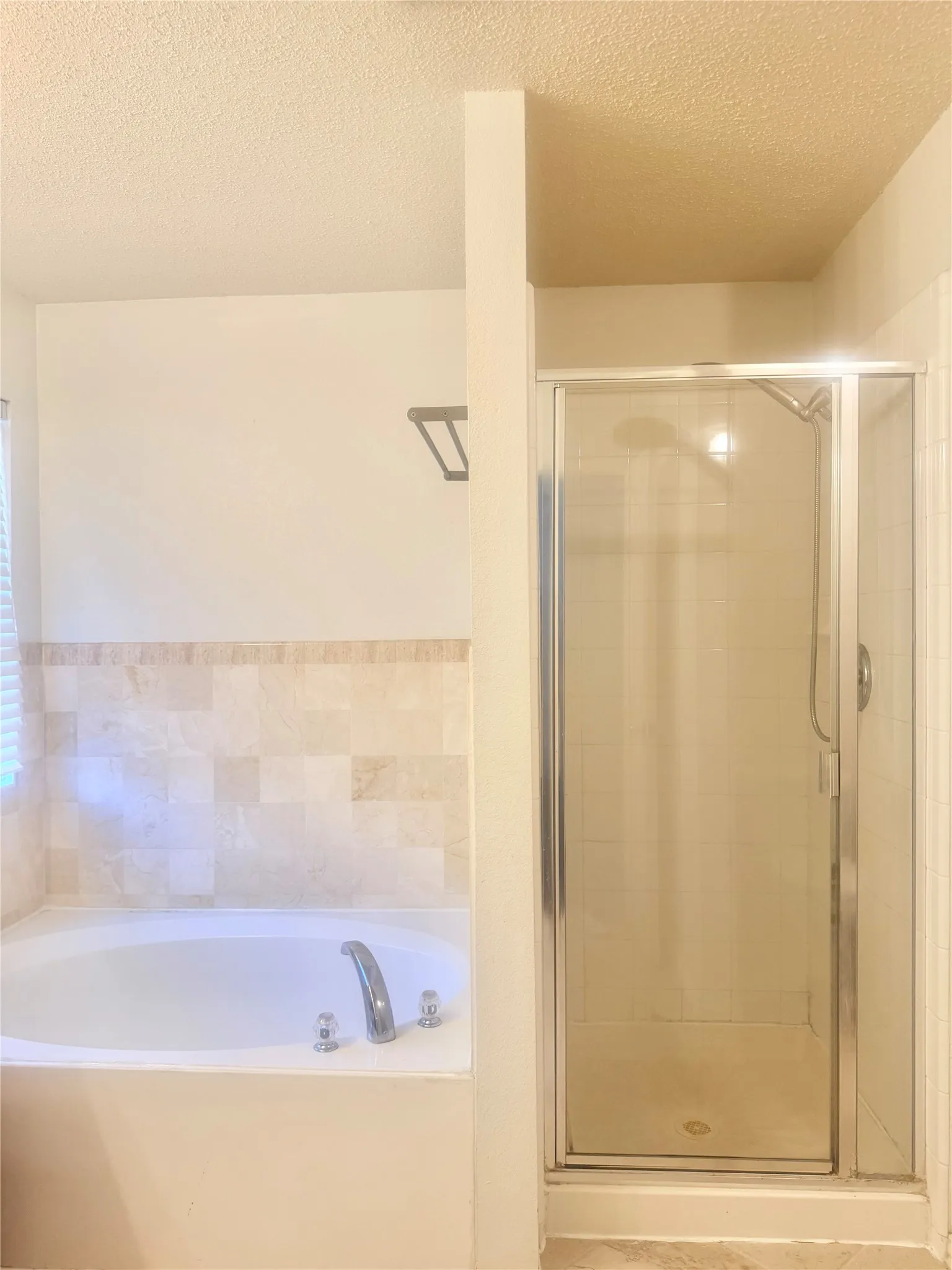 Single Family Residence For Rent in Collin County , 529 Laredo Drive, Murphy, Texas 75094, 3 Bedroom, 2 Bathroom, 2 Garage spaces, 1,832 Sqft, built in 2005, mls#21378092, Real Estate Agent in Murphy, Homes For Rent in Collin county, Homes For Rent in Murphy, Realtor in Murphy Texas, Real Estate Brokerage Independent Realty Texas, Luminita Cordes Realtor