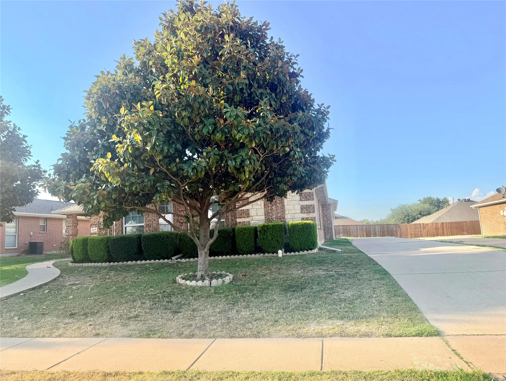 Single Family Residence For Rent in Collin County , 529 Laredo Drive, Murphy, Texas 75094, 3 Bedroom, 2 Bathroom, 2 Garage spaces, 1,832 Sqft, built in 2005, mls#21378092, Real Estate Agent in Murphy, Homes For Rent in Collin county, Homes For Rent in Murphy, Realtor in Murphy Texas, Real Estate Brokerage Independent Realty Texas, Luminita Cordes Realtor