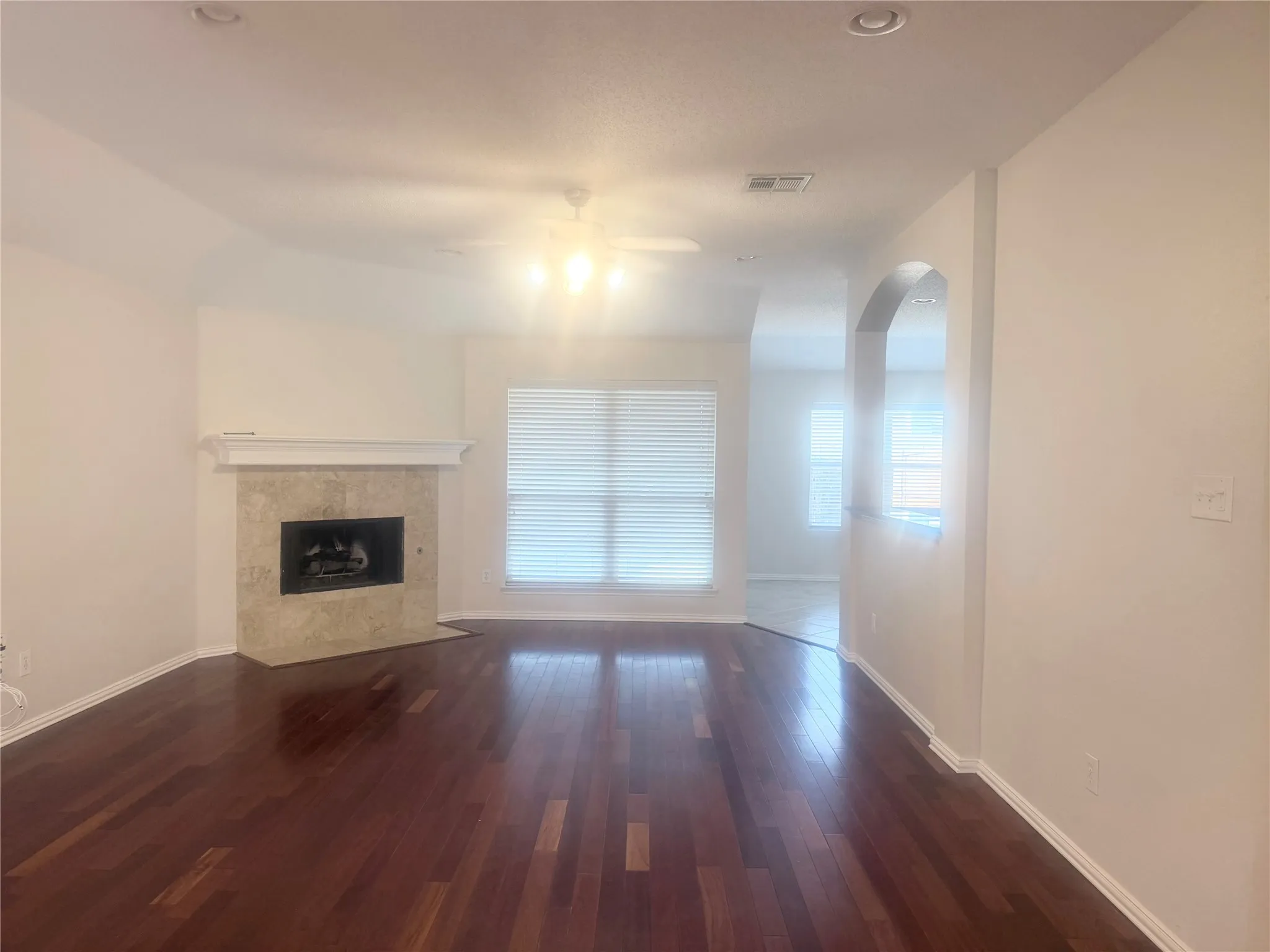 Single Family Residence For Rent in Collin County , 529 Laredo Drive, Murphy, Texas 75094, 3 Bedroom, 2 Bathroom, 2 Garage spaces, 1,832 Sqft, built in 2005, mls#21378092, Real Estate Agent in Murphy, Homes For Rent in Collin county, Homes For Rent in Murphy, Realtor in Murphy Texas, Real Estate Brokerage Independent Realty Texas, Luminita Cordes Realtor