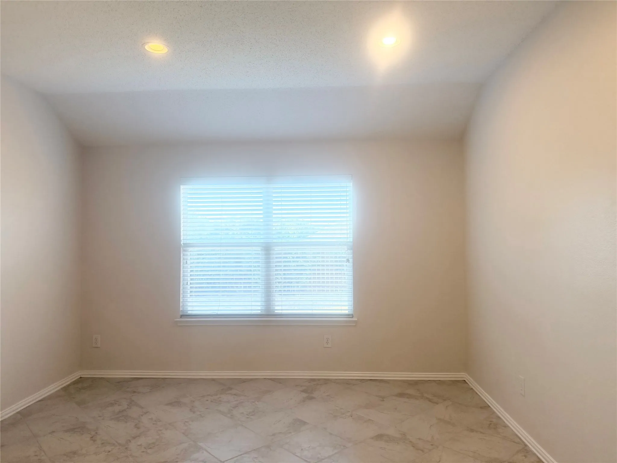 Single Family Residence For Rent in Collin County , 529 Laredo Drive, Murphy, Texas 75094, 3 Bedroom, 2 Bathroom, 2 Garage spaces, 1,832 Sqft, built in 2005, mls#21378092, Real Estate Agent in Murphy, Homes For Rent in Collin county, Homes For Rent in Murphy, Realtor in Murphy Texas, Real Estate Brokerage Independent Realty Texas, Luminita Cordes Realtor