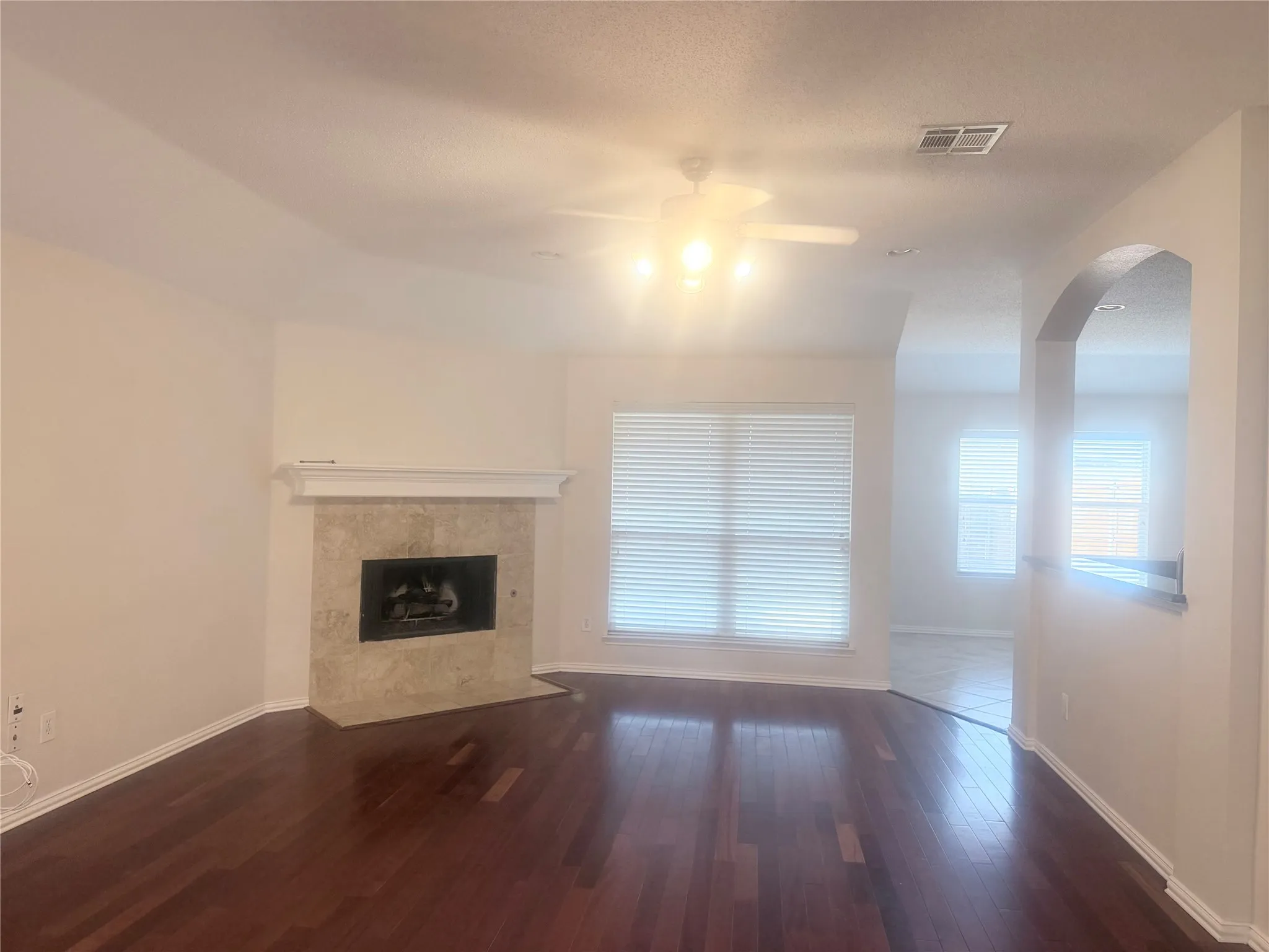 Single Family Residence For Rent in Collin County , 529 Laredo Drive, Murphy, Texas 75094, 3 Bedroom, 2 Bathroom, 2 Garage spaces, 1,832 Sqft, built in 2005, mls#21378092, Real Estate Agent in Murphy, Homes For Rent in Collin county, Homes For Rent in Murphy, Realtor in Murphy Texas, Real Estate Brokerage Independent Realty Texas, Luminita Cordes Realtor