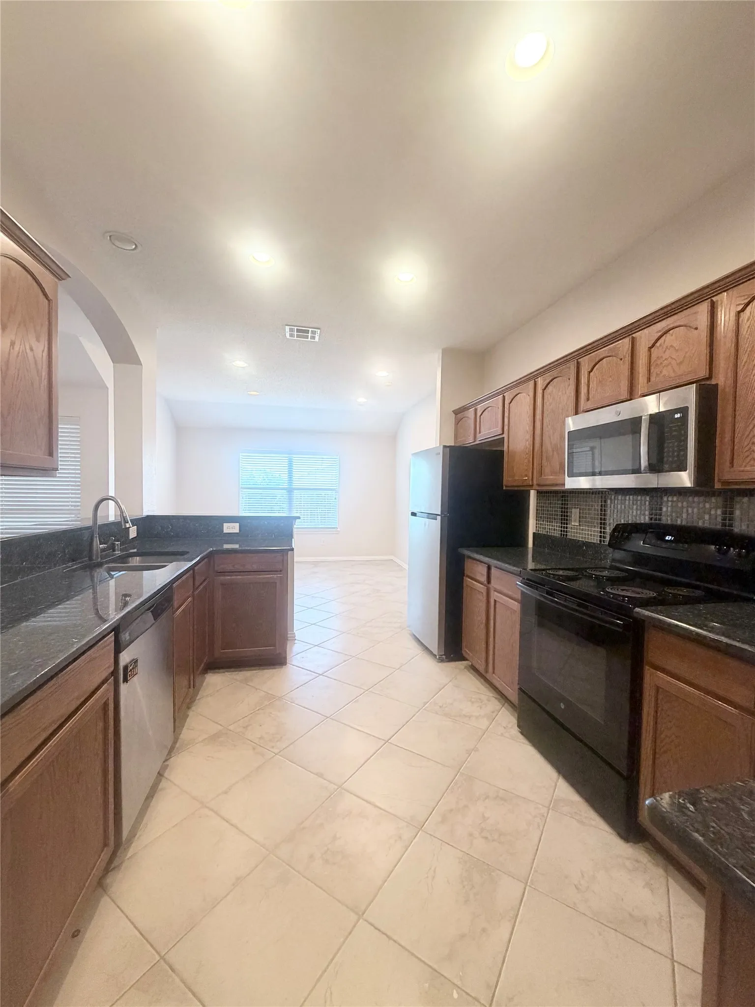 Single Family Residence For Rent in Collin County , 529 Laredo Drive, Murphy, Texas 75094, 3 Bedroom, 2 Bathroom, 2 Garage spaces, 1,832 Sqft, built in 2005, mls#21378092, Real Estate Agent in Murphy, Homes For Rent in Collin county, Homes For Rent in Murphy, Realtor in Murphy Texas, Real Estate Brokerage Independent Realty Texas, Luminita Cordes Realtor