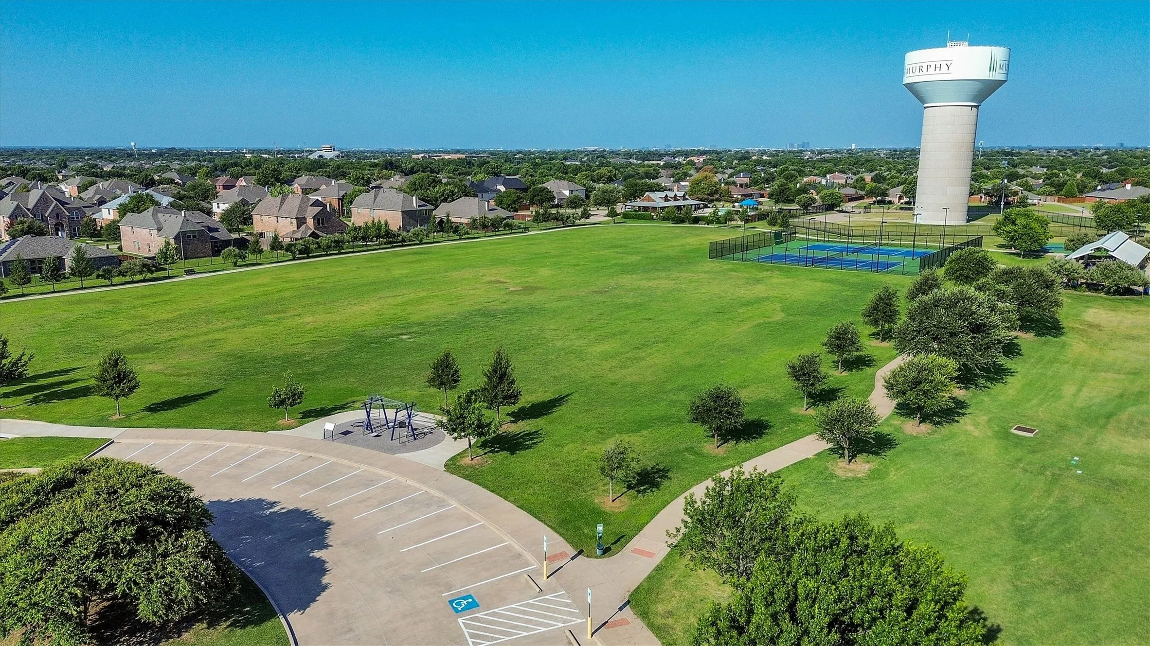 Single Family Residence For Rent in Collin County , 529 Laredo Drive, Murphy, Texas 75094, 3 Bedroom, 2 Bathroom, 2 Garage spaces, 1,832 Sqft, built in 2005, mls#21378092, Real Estate Agent in Murphy, Homes For Rent in Collin county, Homes For Rent in Murphy, Realtor in Murphy Texas, Real Estate Brokerage Independent Realty Texas, Luminita Cordes Realtor