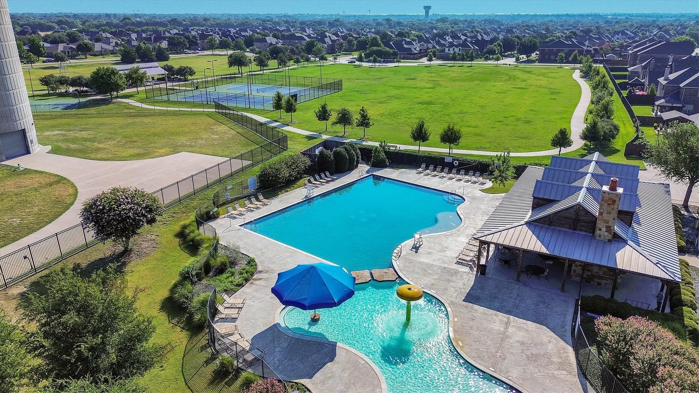 Single Family Residence For Rent in Collin County , 529 Laredo Drive, Murphy, Texas 75094, 3 Bedroom, 2 Bathroom, 2 Garage spaces, 1,832 Sqft, built in 2005, mls#21378092, Real Estate Agent in Murphy, Homes For Rent in Collin county, Homes For Rent in Murphy, Realtor in Murphy Texas, Real Estate Brokerage Independent Realty Texas, Luminita Cordes Realtor