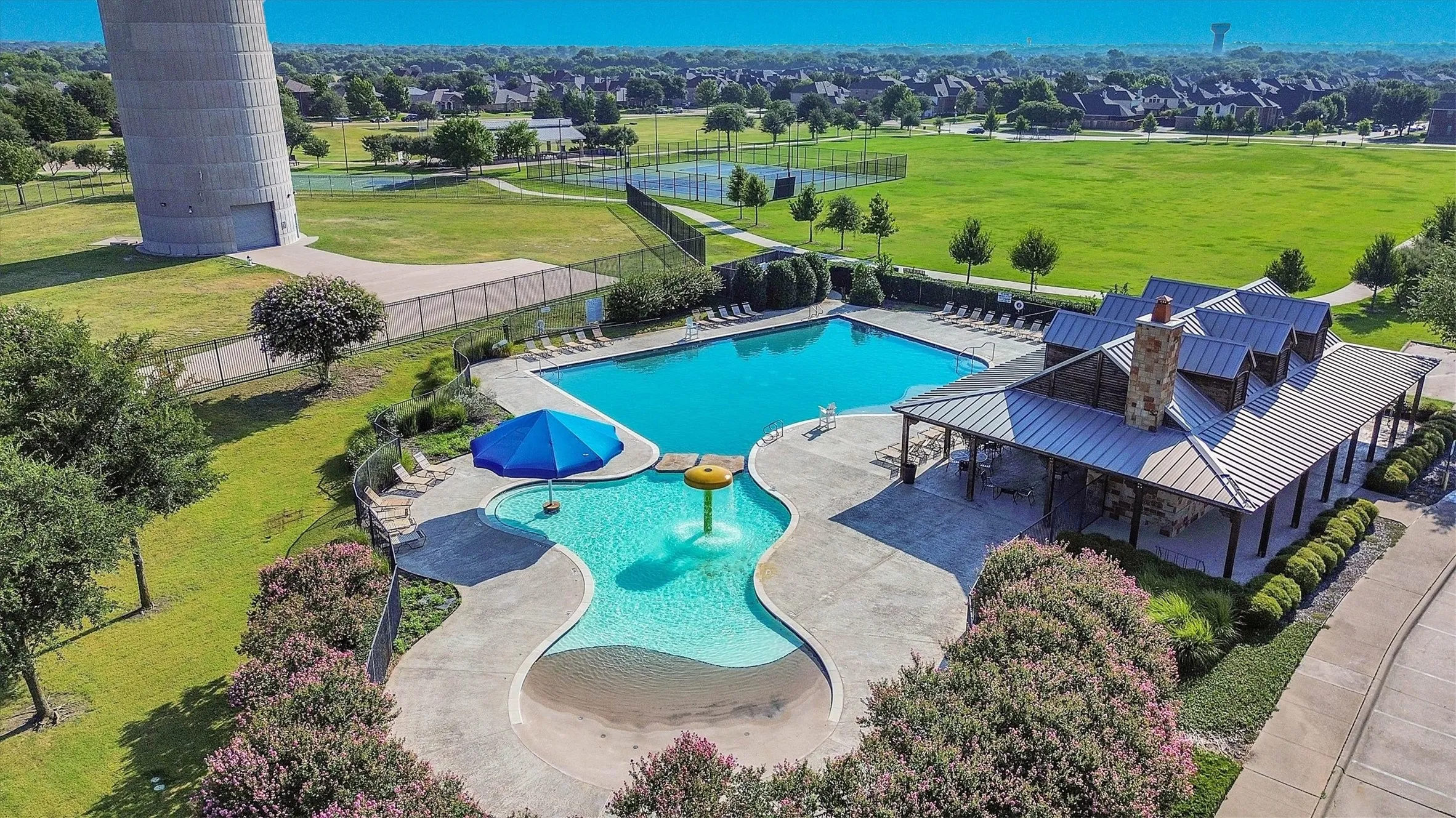 Single Family Residence For Rent in Collin County , 529 Laredo Drive, Murphy, Texas 75094, 3 Bedroom, 2 Bathroom, 2 Garage spaces, 1,832 Sqft, built in 2005, mls#21378092, Real Estate Agent in Murphy, Homes For Rent in Collin county, Homes For Rent in Murphy, Realtor in Murphy Texas, Real Estate Brokerage Independent Realty Texas, Luminita Cordes Realtor