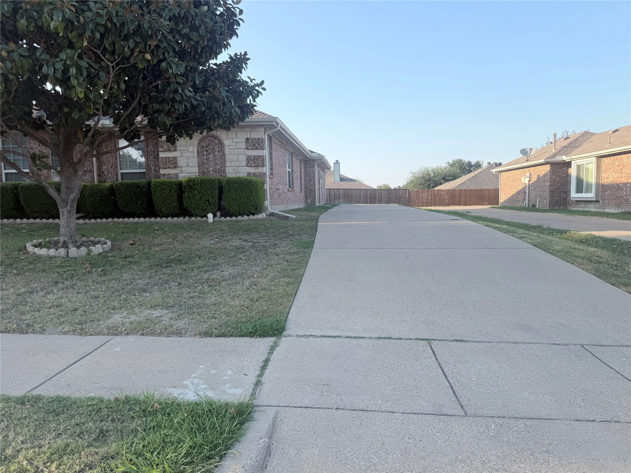 Single Family Residence For Rent in Collin County , 529 Laredo Drive, Murphy, Texas 75094, 3 Bedroom, 2 Bathroom, 2 Garage spaces, 1,832 Sqft, built in 2005, mls#21378092, Real Estate Agent in Murphy, Homes For Rent in Collin county, Homes For Rent in Murphy, Realtor in Murphy Texas, Real Estate Brokerage Independent Realty Texas, Luminita Cordes Realtor
