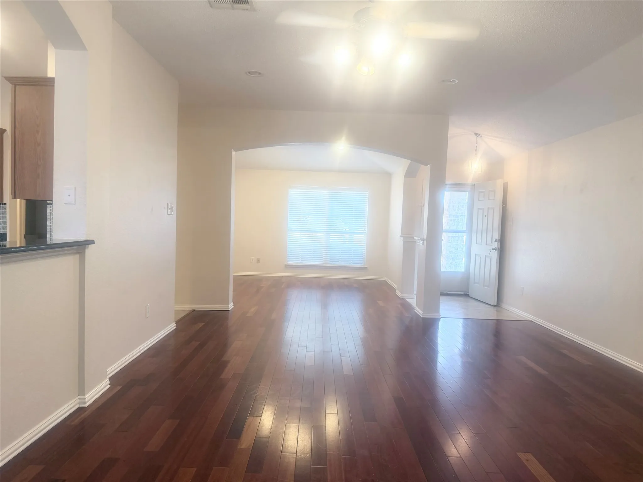 Single Family Residence For Rent in Collin County , 529 Laredo Drive, Murphy, Texas 75094, 3 Bedroom, 2 Bathroom, 2 Garage spaces, 1,832 Sqft, built in 2005, mls#21378092, Real Estate Agent in Murphy, Homes For Rent in Collin county, Homes For Rent in Murphy, Realtor in Murphy Texas, Real Estate Brokerage Independent Realty Texas, Luminita Cordes Realtor