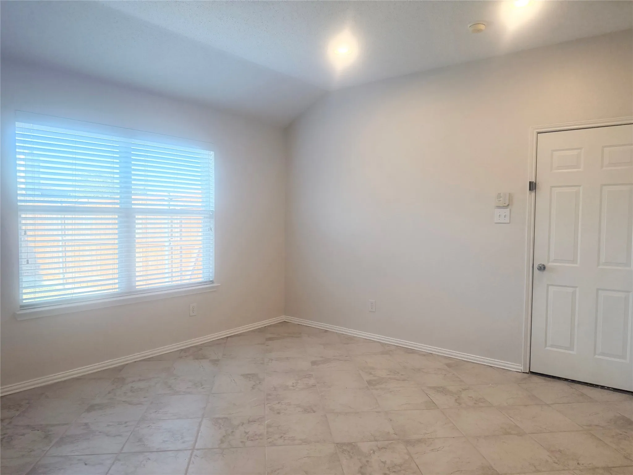Single Family Residence For Rent in Collin County , 529 Laredo Drive, Murphy, Texas 75094, 3 Bedroom, 2 Bathroom, 2 Garage spaces, 1,832 Sqft, built in 2005, mls#21378092, Real Estate Agent in Murphy, Homes For Rent in Collin county, Homes For Rent in Murphy, Realtor in Murphy Texas, Real Estate Brokerage Independent Realty Texas, Luminita Cordes Realtor