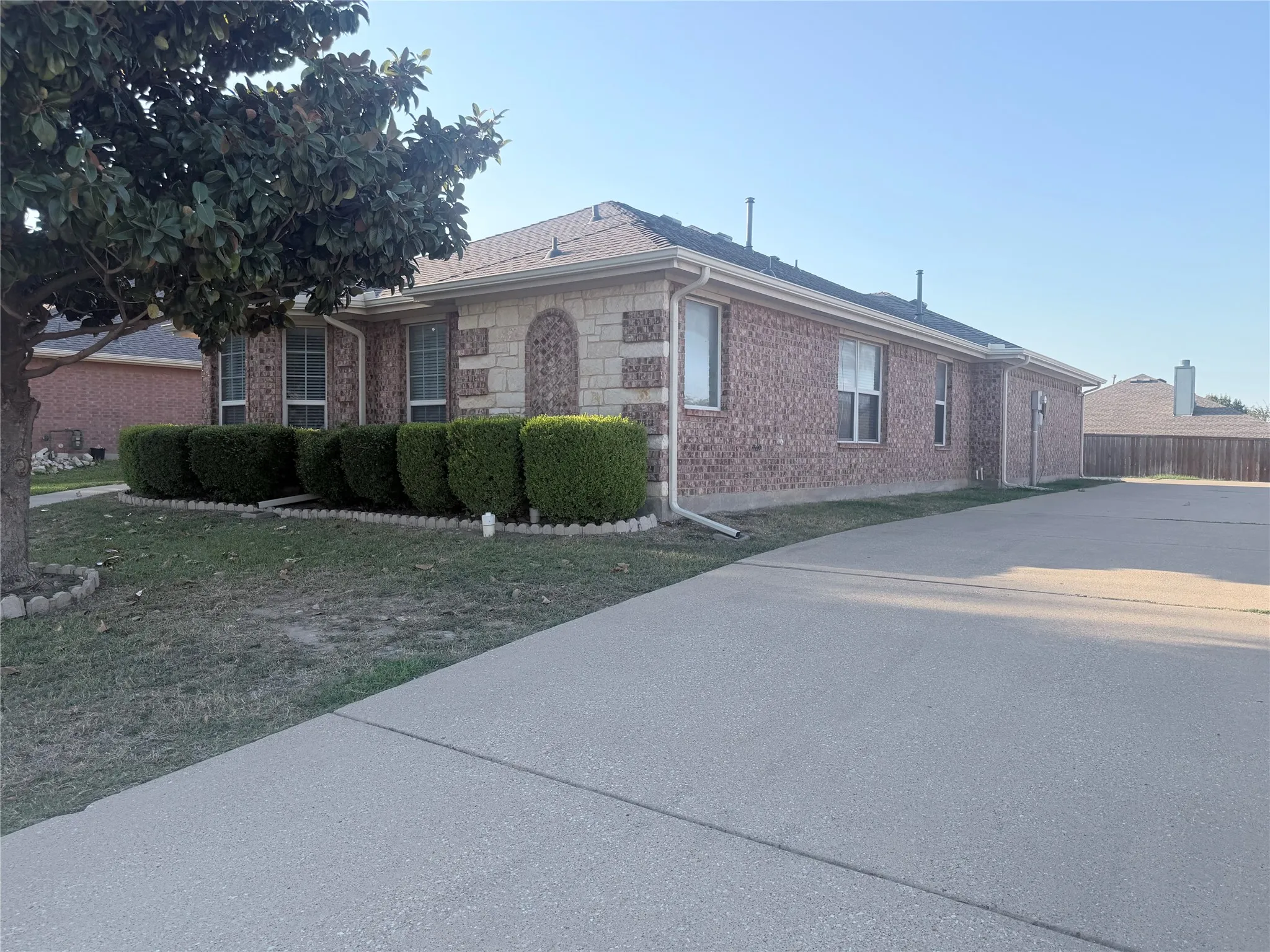 Single Family Residence For Rent in Collin County , 529 Laredo Drive, Murphy, Texas 75094, 3 Bedroom, 2 Bathroom, 2 Garage spaces, 1,832 Sqft, built in 2005, mls#21378092, Real Estate Agent in Murphy, Homes For Rent in Collin county, Homes For Rent in Murphy, Realtor in Murphy Texas, Real Estate Brokerage Independent Realty Texas, Luminita Cordes Realtor