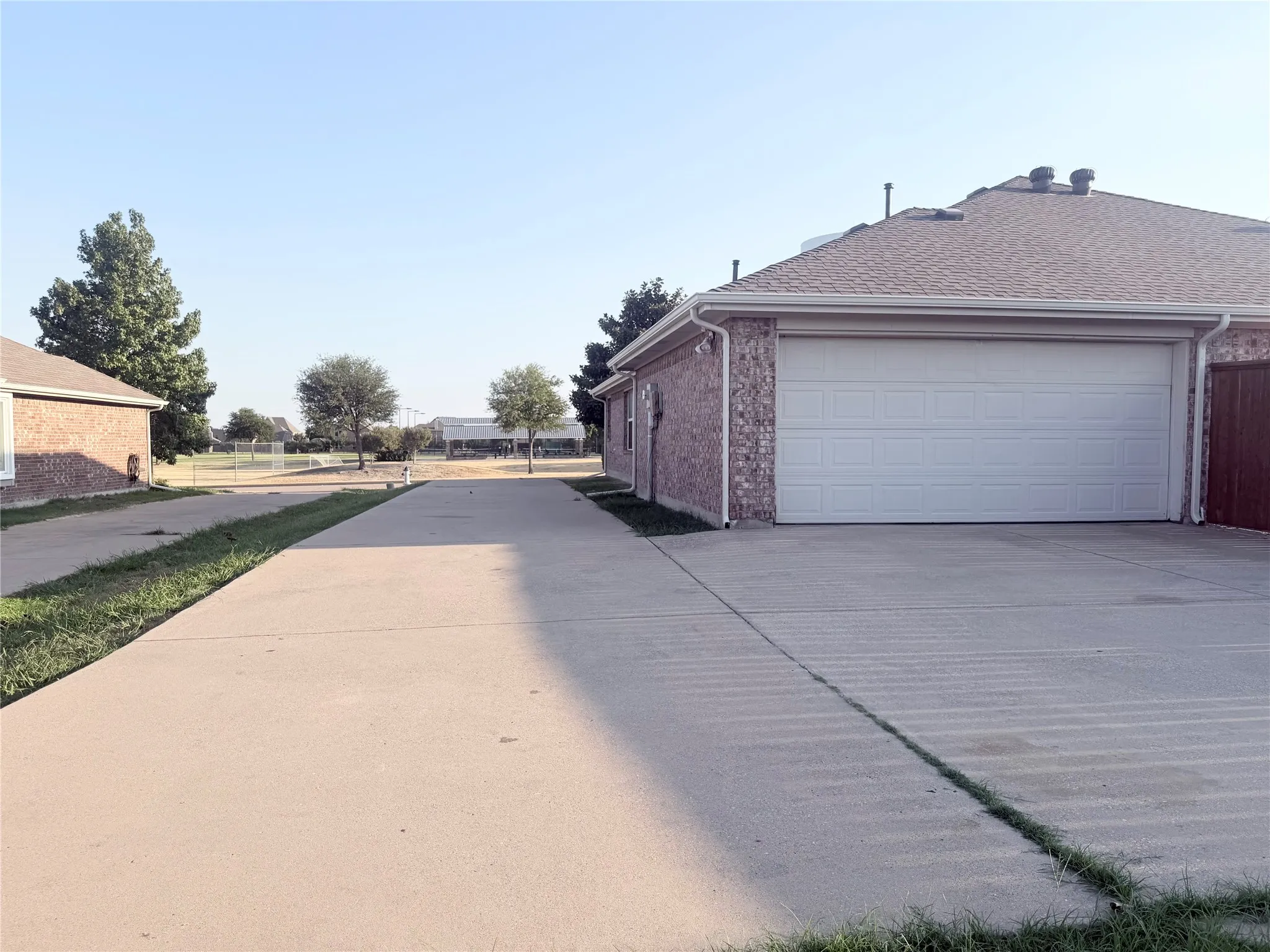 Single Family Residence For Rent in Collin County , 529 Laredo Drive, Murphy, Texas 75094, 3 Bedroom, 2 Bathroom, 2 Garage spaces, 1,832 Sqft, built in 2005, mls#21378092, Real Estate Agent in Murphy, Homes For Rent in Collin county, Homes For Rent in Murphy, Realtor in Murphy Texas, Real Estate Brokerage Independent Realty Texas, Luminita Cordes Realtor