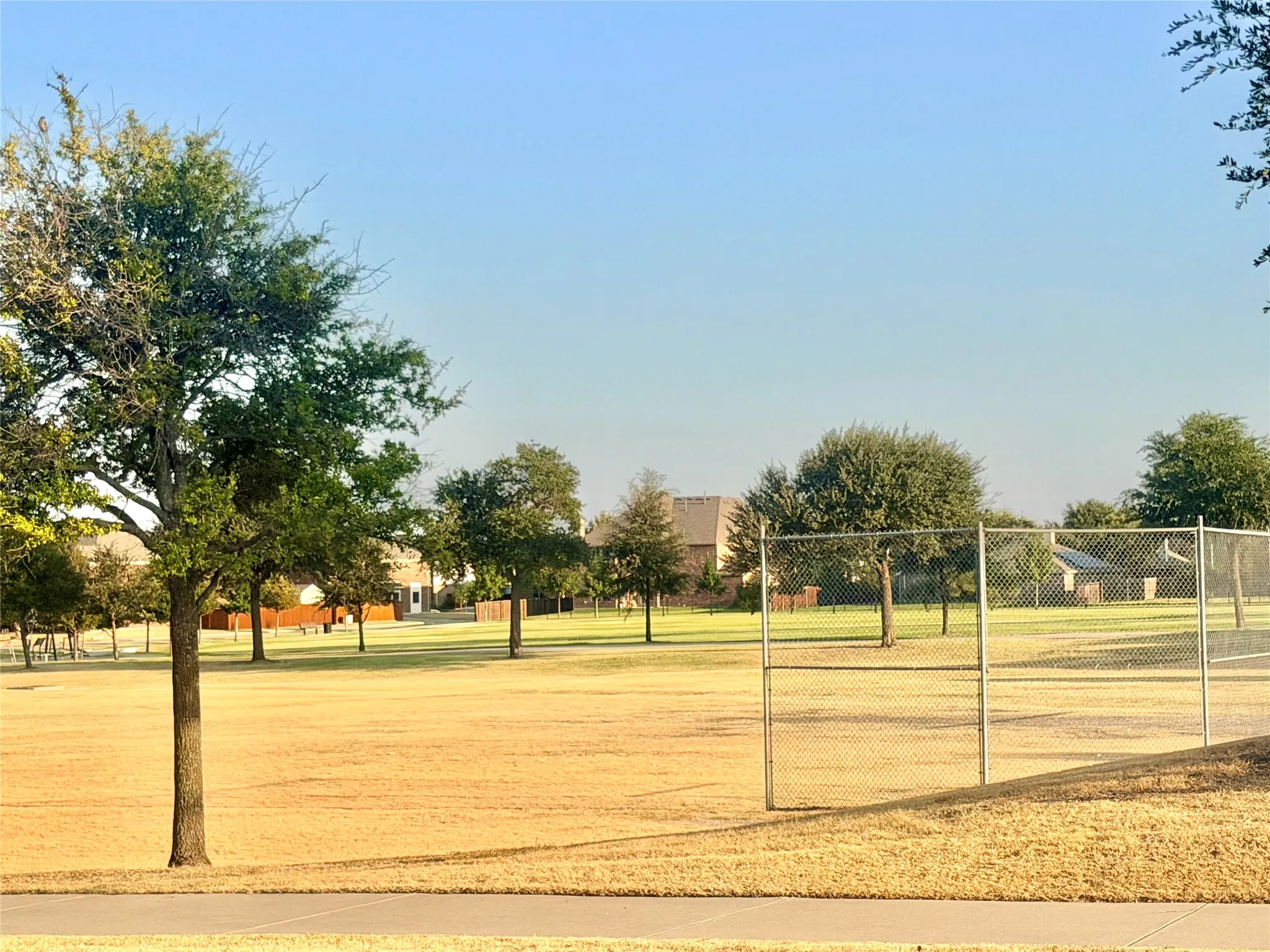 Single Family Residence For Rent in Collin County , 529 Laredo Drive, Murphy, Texas 75094, 3 Bedroom, 2 Bathroom, 2 Garage spaces, 1,832 Sqft, built in 2005, mls#21378092, Real Estate Agent in Murphy, Homes For Rent in Collin county, Homes For Rent in Murphy, Realtor in Murphy Texas, Real Estate Brokerage Independent Realty Texas, Luminita Cordes Realtor