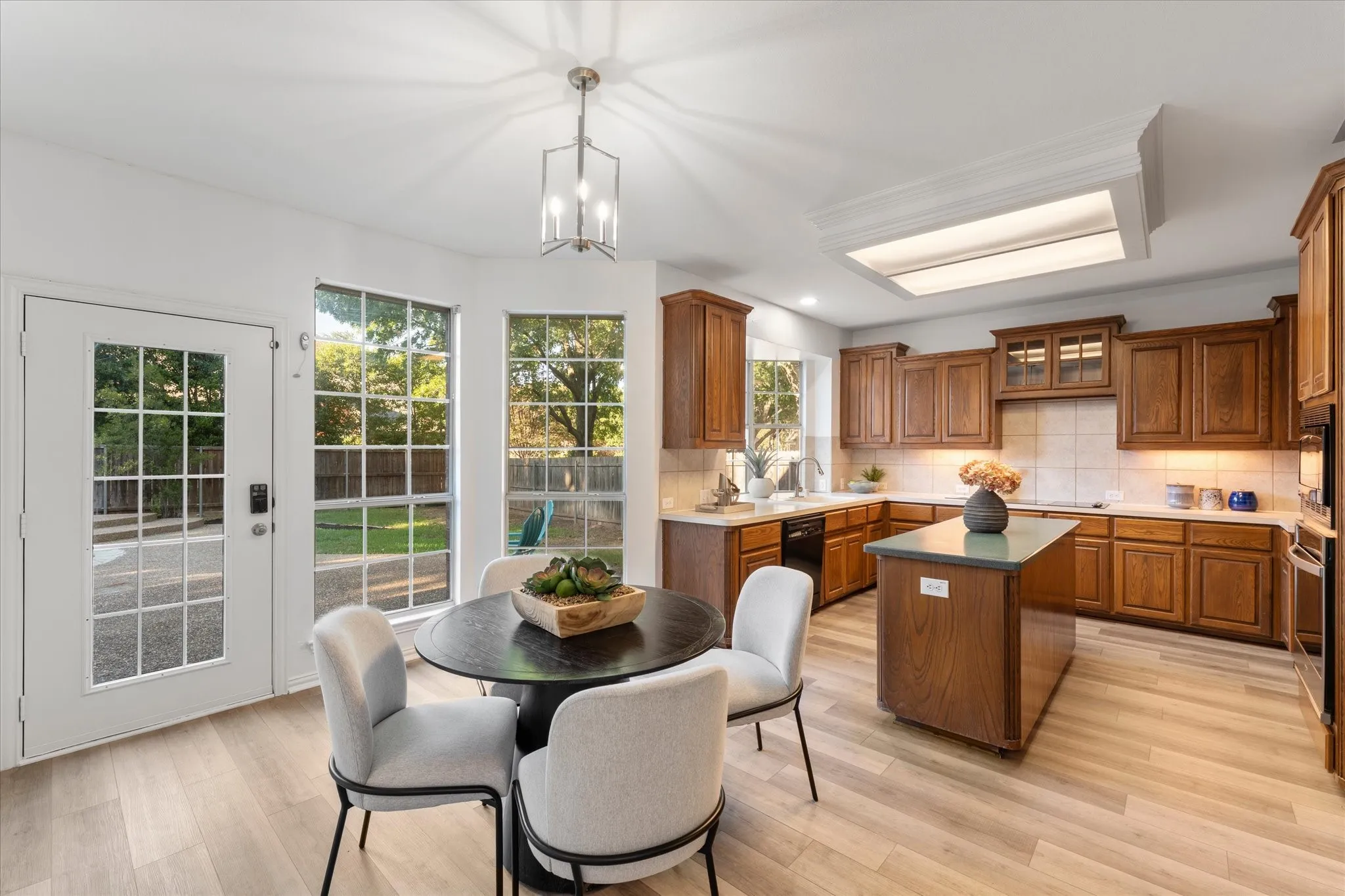 Single Family Residence For Sale in Tarrant County , 815 Forest Lakes Drive, Keller, Texas 76248, 4 Bedroom, 4 Bathroom, 3 Garage spaces, 3,474 Sqft, built in 1999, mls#21378196, Real Estate Agent in Keller, Homes For Sale in Tarrant county, Homes For Sale in Keller, Realtor in Keller Texas, Real Estate Brokerage Independent Realty Texas, Luminita Cordes Realtor