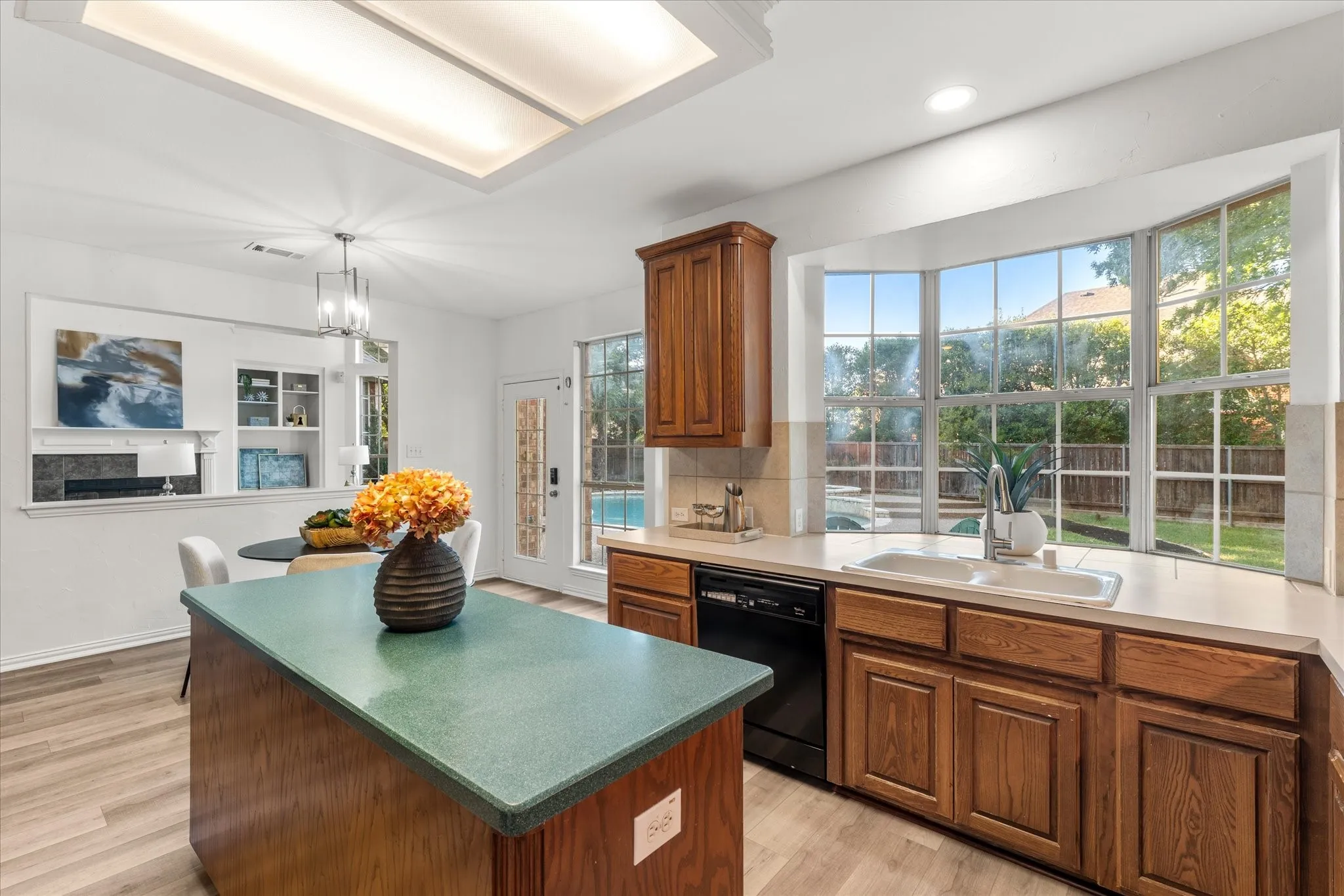 Single Family Residence For Sale in Tarrant County , 815 Forest Lakes Drive, Keller, Texas 76248, 4 Bedroom, 4 Bathroom, 3 Garage spaces, 3,474 Sqft, built in 1999, mls#21378196, Real Estate Agent in Keller, Homes For Sale in Tarrant county, Homes For Sale in Keller, Realtor in Keller Texas, Real Estate Brokerage Independent Realty Texas, Luminita Cordes Realtor