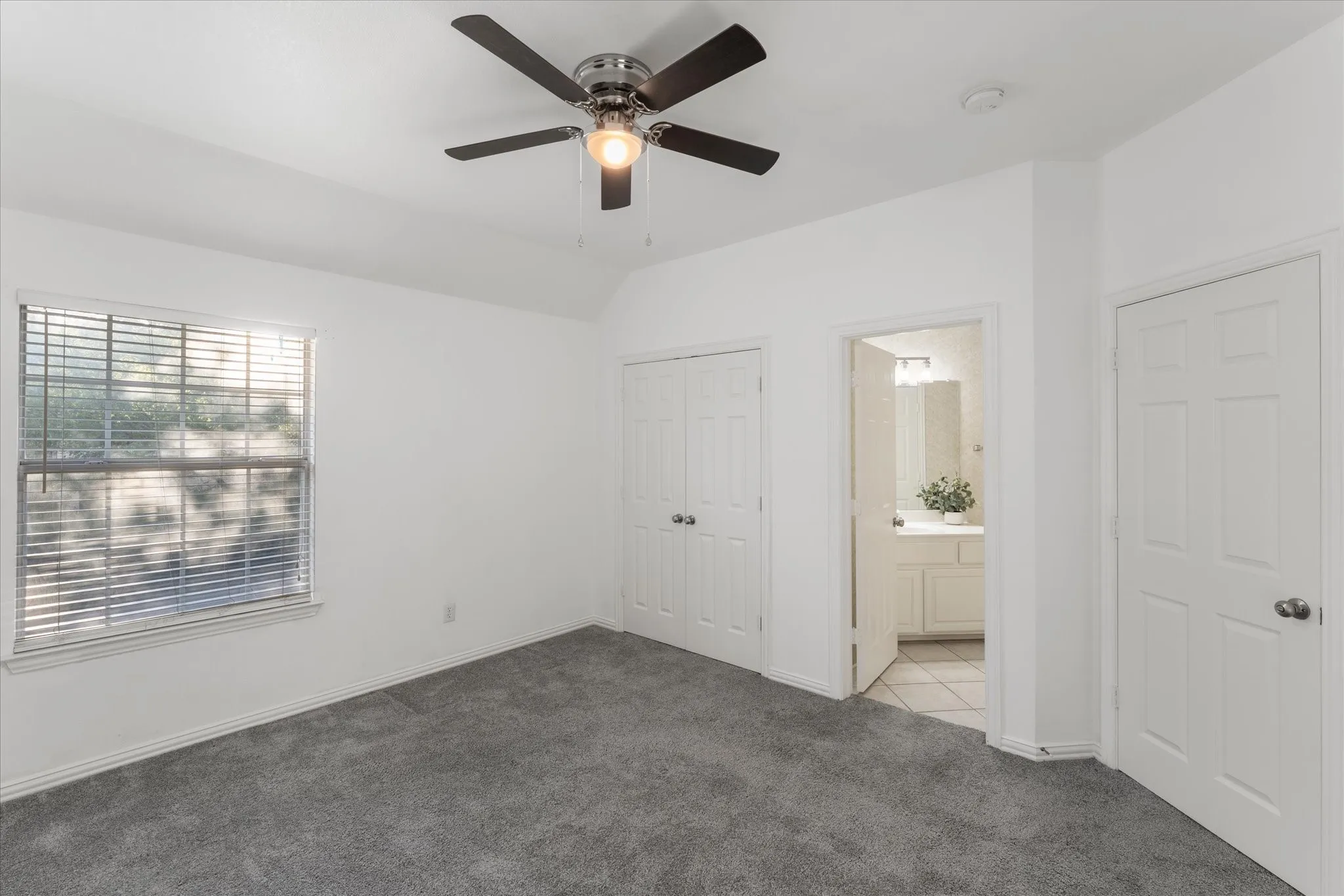 Single Family Residence For Sale in Tarrant County , 815 Forest Lakes Drive, Keller, Texas 76248, 4 Bedroom, 4 Bathroom, 3 Garage spaces, 3,474 Sqft, built in 1999, mls#21378196, Real Estate Agent in Keller, Homes For Sale in Tarrant county, Homes For Sale in Keller, Realtor in Keller Texas, Real Estate Brokerage Independent Realty Texas, Luminita Cordes Realtor