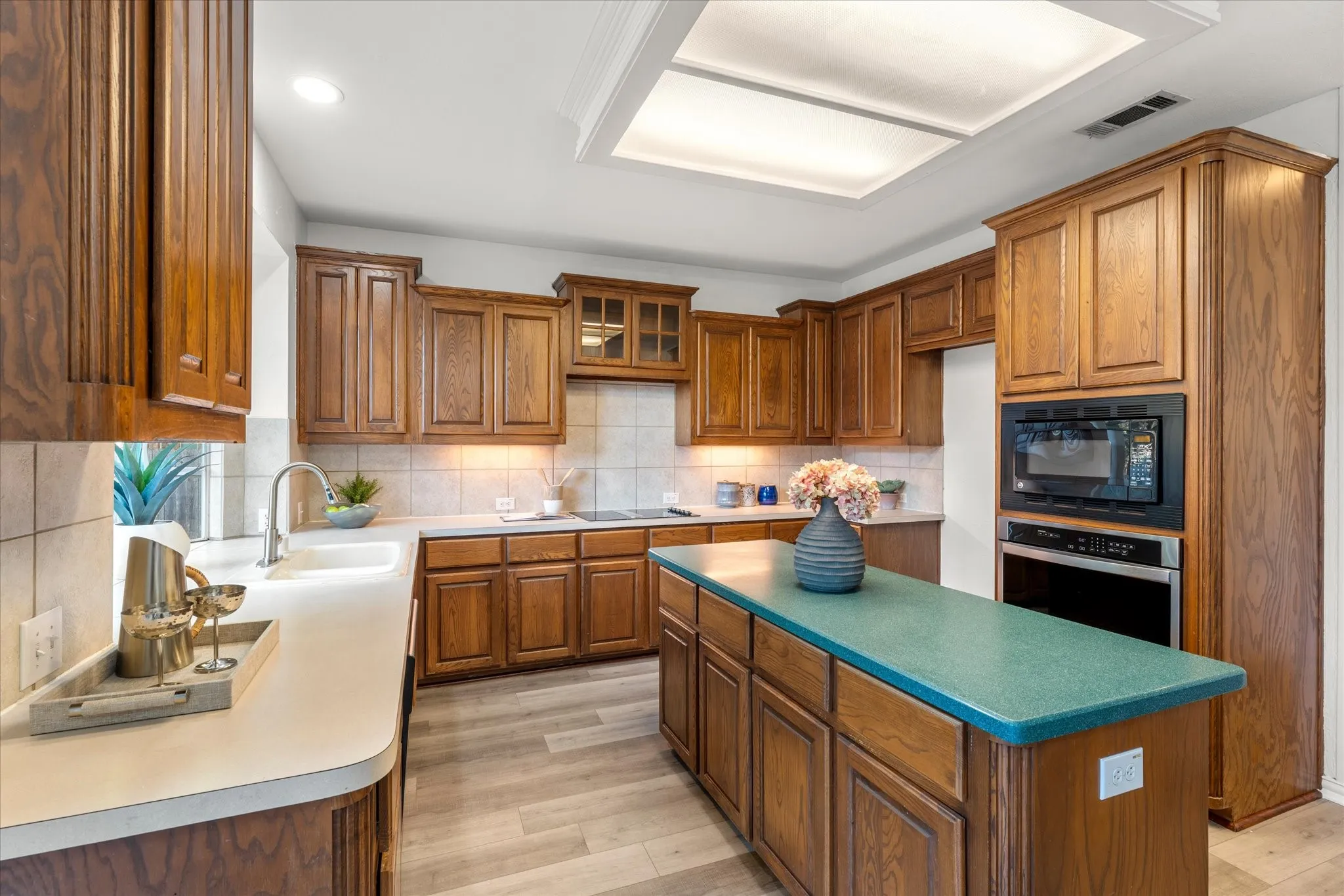 Single Family Residence For Sale in Tarrant County , 815 Forest Lakes Drive, Keller, Texas 76248, 4 Bedroom, 4 Bathroom, 3 Garage spaces, 3,474 Sqft, built in 1999, mls#21378196, Real Estate Agent in Keller, Homes For Sale in Tarrant county, Homes For Sale in Keller, Realtor in Keller Texas, Real Estate Brokerage Independent Realty Texas, Luminita Cordes Realtor