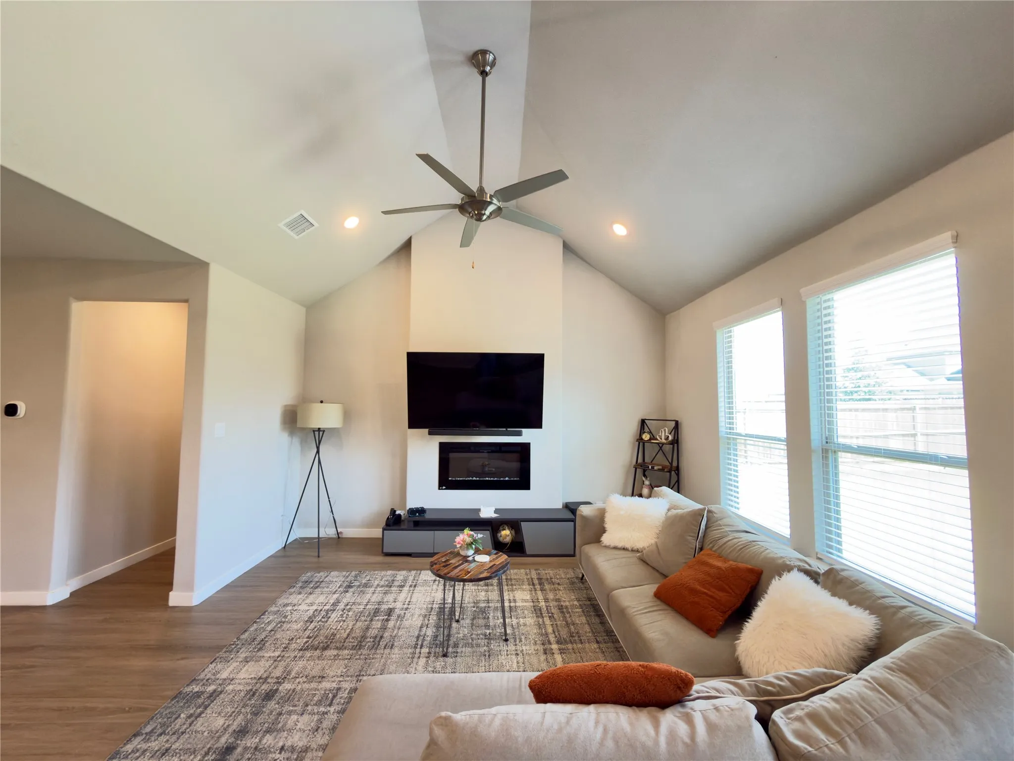 Single Family Residence For Rent in Tarrant County , 2417 Mankato Drive, Fort Worth, Texas 76179, 5 Bedroom, 3 Bathroom, 2 Garage spaces, 2,956 Sqft, built in 2022, mls#21378194, Real Estate Agent in Fort Worth, Homes For Rent in Tarrant county, Homes For Rent in Fort Worth, Realtor in Fort Worth Texas, Real Estate Brokerage Independent Realty Texas, Luminita Cordes Realtor