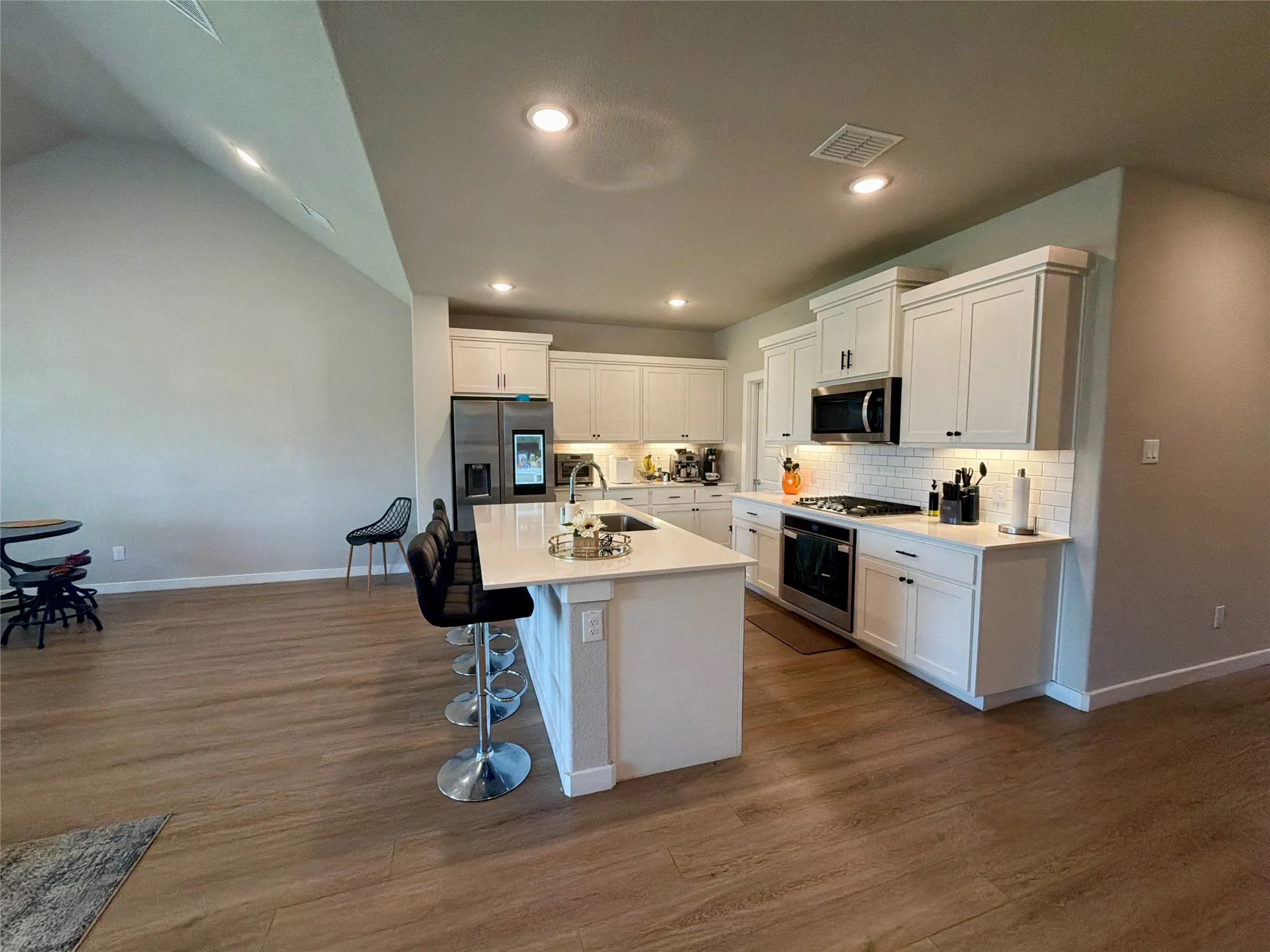 Single Family Residence For Rent in Tarrant County , 2417 Mankato Drive, Fort Worth, Texas 76179, 5 Bedroom, 3 Bathroom, 2 Garage spaces, 2,956 Sqft, built in 2022, mls#21378194, Real Estate Agent in Fort Worth, Homes For Rent in Tarrant county, Homes For Rent in Fort Worth, Realtor in Fort Worth Texas, Real Estate Brokerage Independent Realty Texas, Luminita Cordes Realtor
