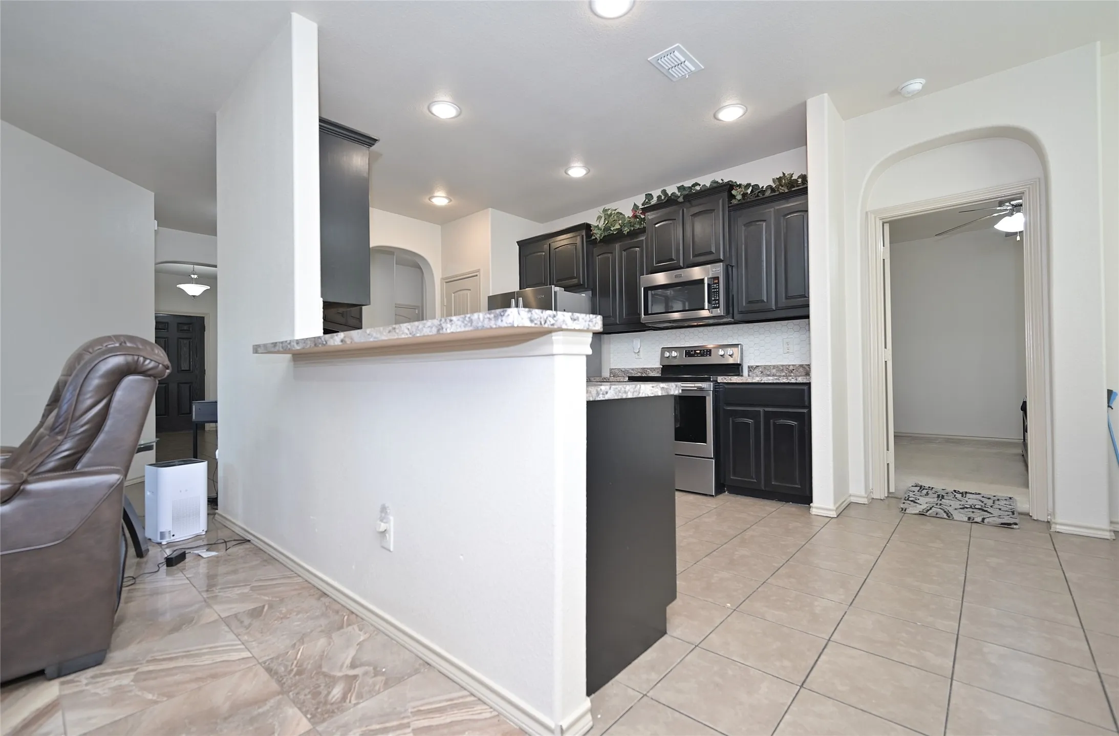 Single Family Residence For Sale in Tarrant County , 3000 Mitchell Court, Arlington, Texas 76010, 3 Bedroom, 2 Bathroom, 2 Garage spaces, 1,704 Sqft, built in 2014, mls#21370661, Real Estate Agent in Arlington, Homes For Sale in Tarrant county, Homes For Sale in Arlington, Realtor in Arlington Texas, Real Estate Brokerage Independent Realty Texas, Luminita Cordes Realtor