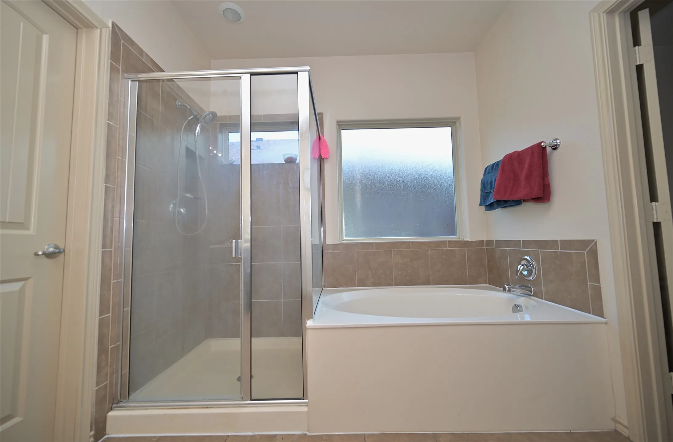 Single Family Residence For Sale in Tarrant County , 3000 Mitchell Court, Arlington, Texas 76010, 3 Bedroom, 2 Bathroom, 2 Garage spaces, 1,704 Sqft, built in 2014, mls#21370661, Real Estate Agent in Arlington, Homes For Sale in Tarrant county, Homes For Sale in Arlington, Realtor in Arlington Texas, Real Estate Brokerage Independent Realty Texas, Luminita Cordes Realtor