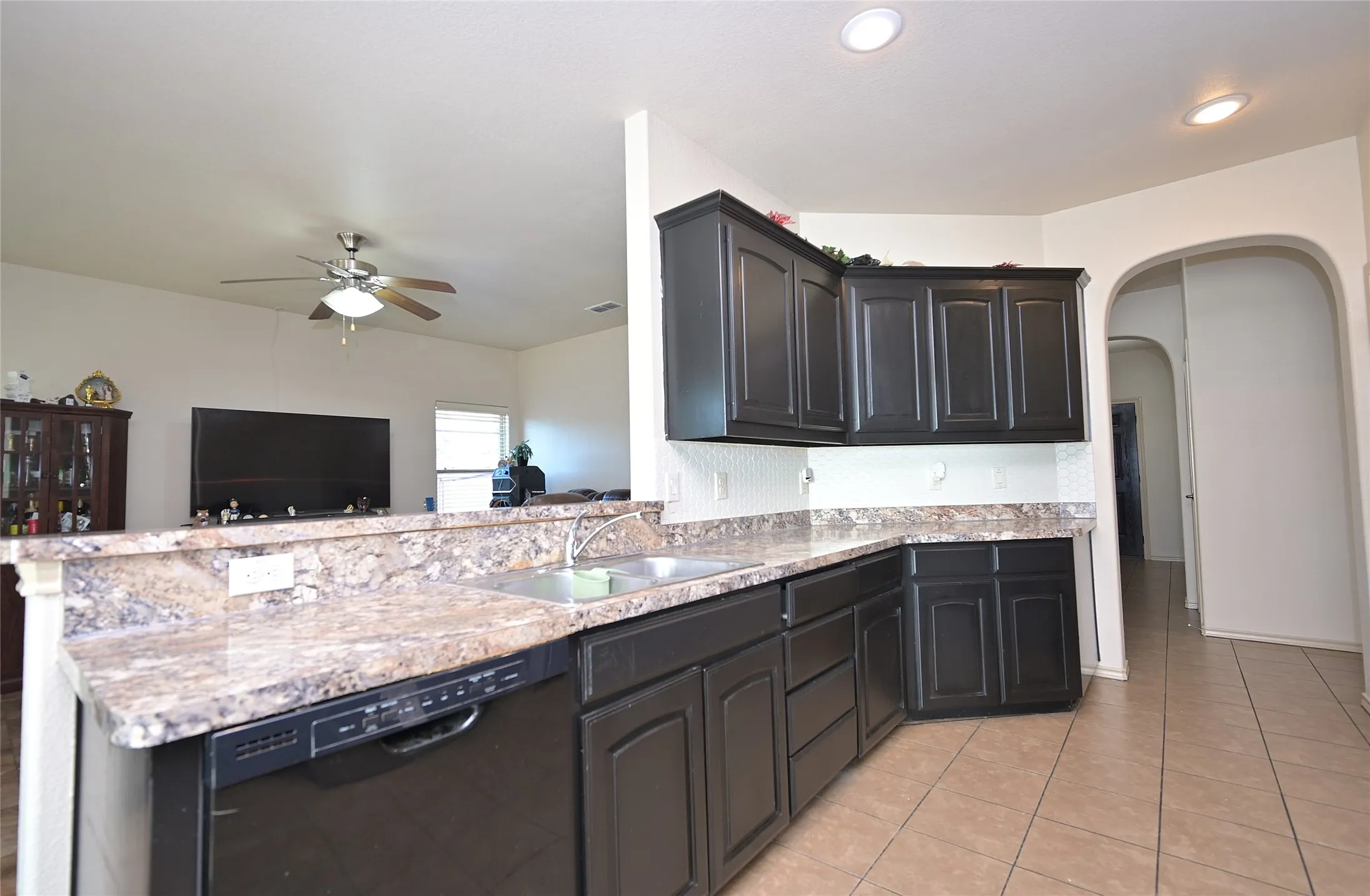 Single Family Residence For Sale in Tarrant County , 3000 Mitchell Court, Arlington, Texas 76010, 3 Bedroom, 2 Bathroom, 2 Garage spaces, 1,704 Sqft, built in 2014, mls#21370661, Real Estate Agent in Arlington, Homes For Sale in Tarrant county, Homes For Sale in Arlington, Realtor in Arlington Texas, Real Estate Brokerage Independent Realty Texas, Luminita Cordes Realtor